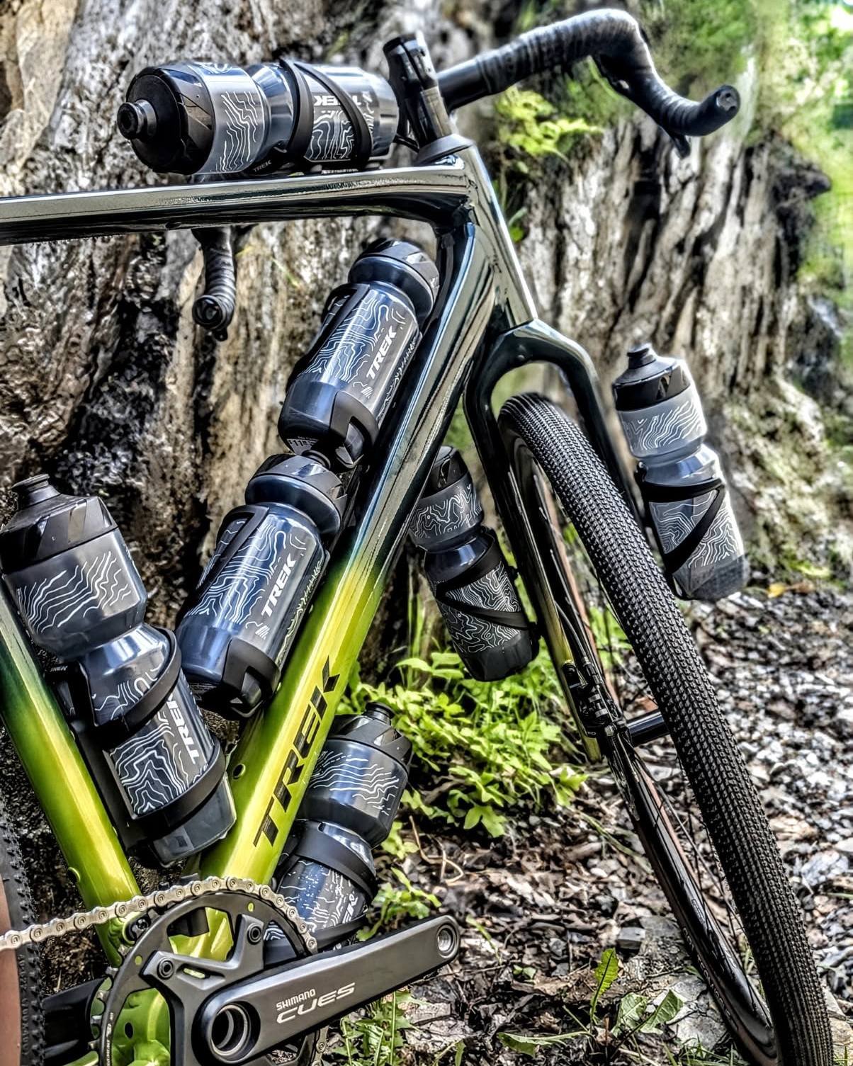 Lors des grandes chaleurs, il est essentiel de rester bien hydrat&eacute; lors de vos sorties de v&eacute;los. Heureusement la famille des Checkpoint de Trek peut accommoder BEAUCOUP d'eau! 💧💧💧

Pas besoin d'autant d'eau? Vous pouvez &eacute;galem