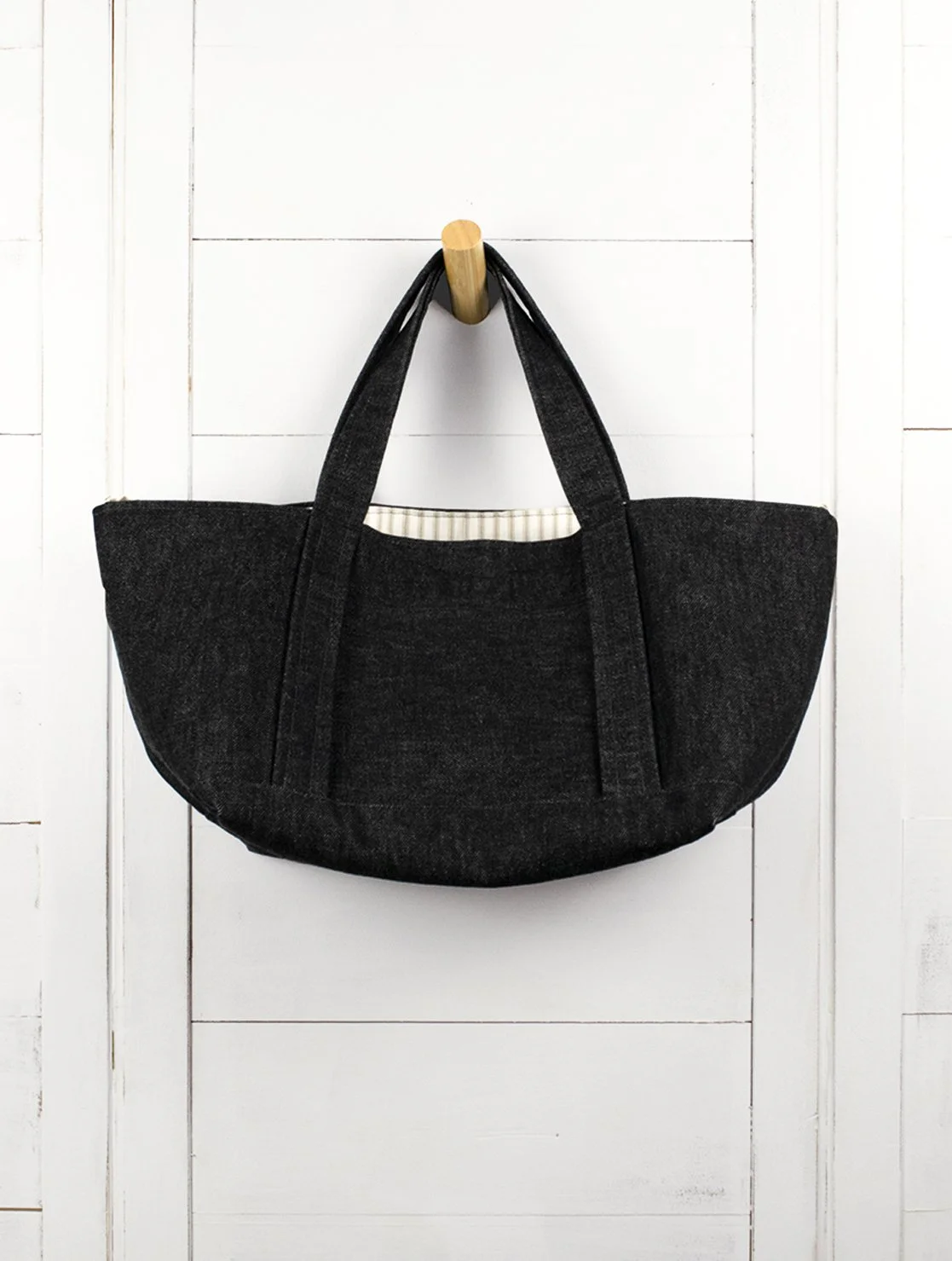 EuroTote - Charcoal Black - on panel -SS.jpg