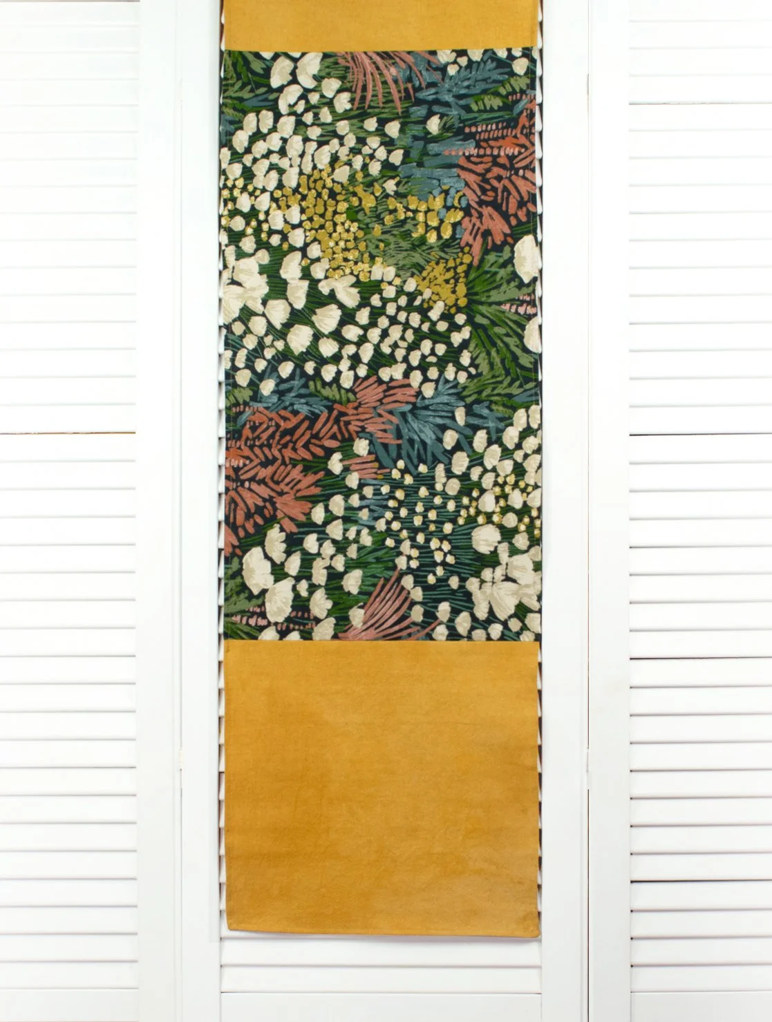 Table runner (extra wide) in Impressionist floral and golden yellow