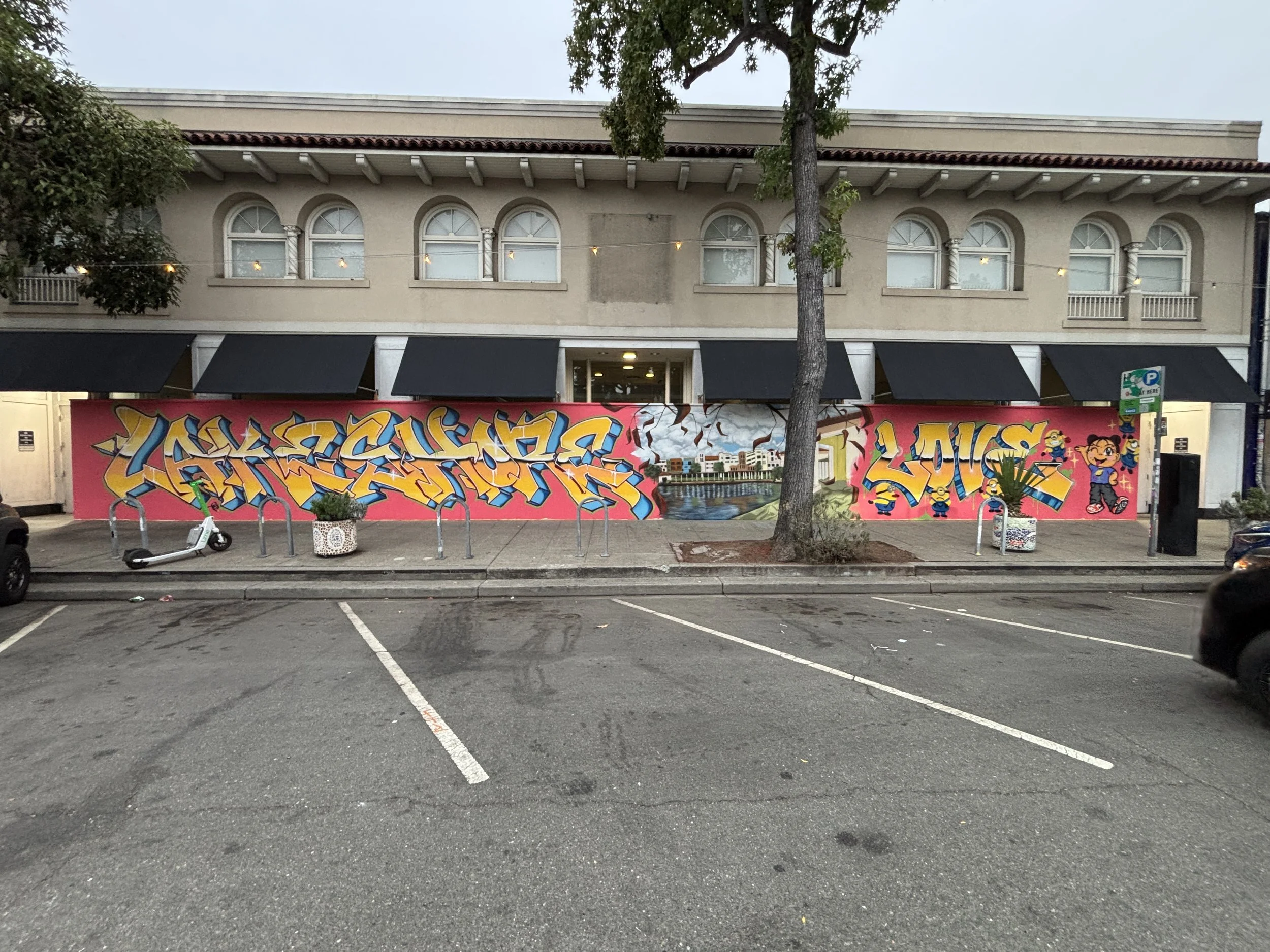 "Lakeshore Love"

Large-scale collaboration with MagDre and Dered for a temporary mural. Lakeshore/Oakland, CA.