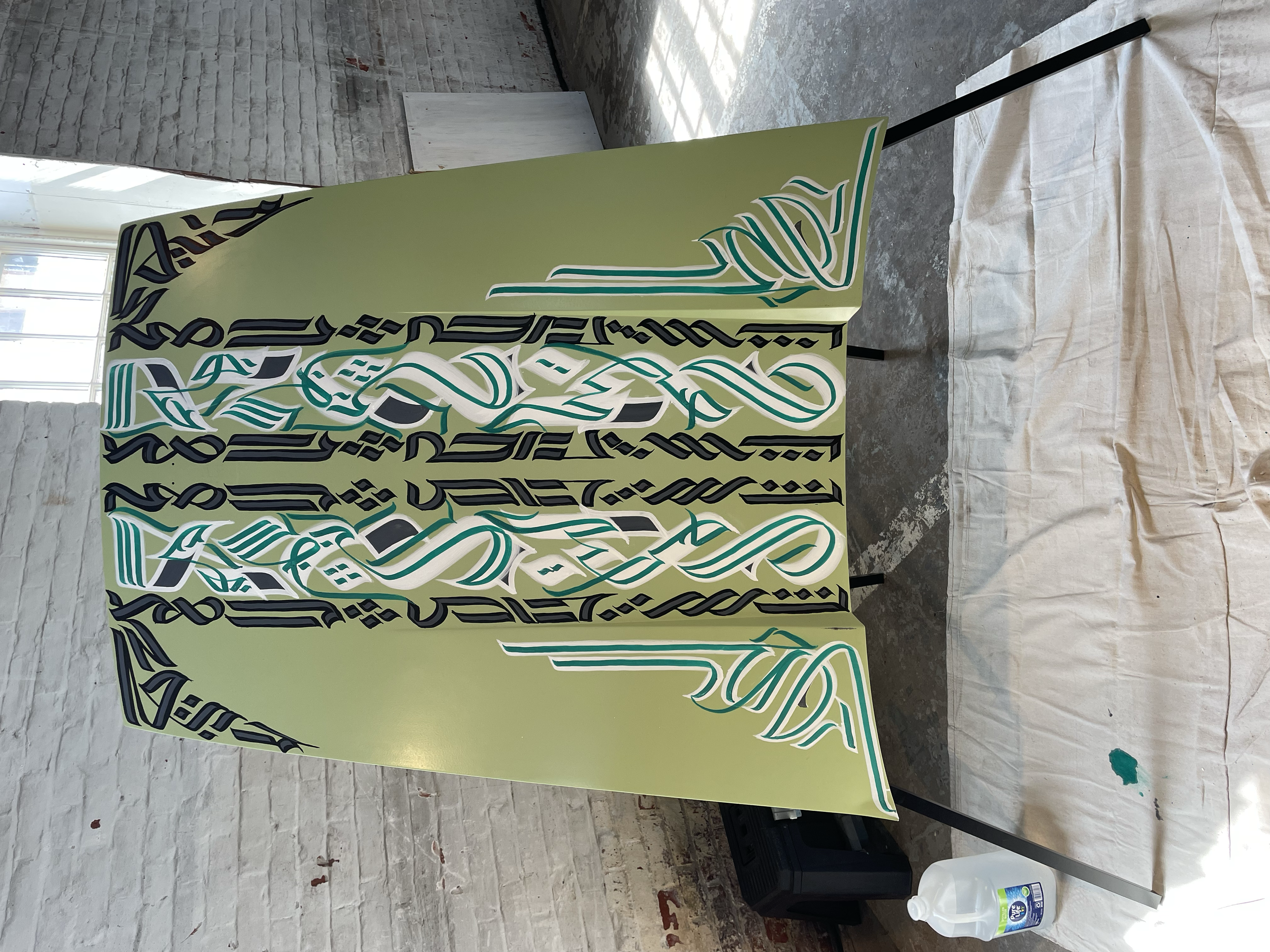 Auctioned live painted calligraphic-pinstriping on Porsche hood