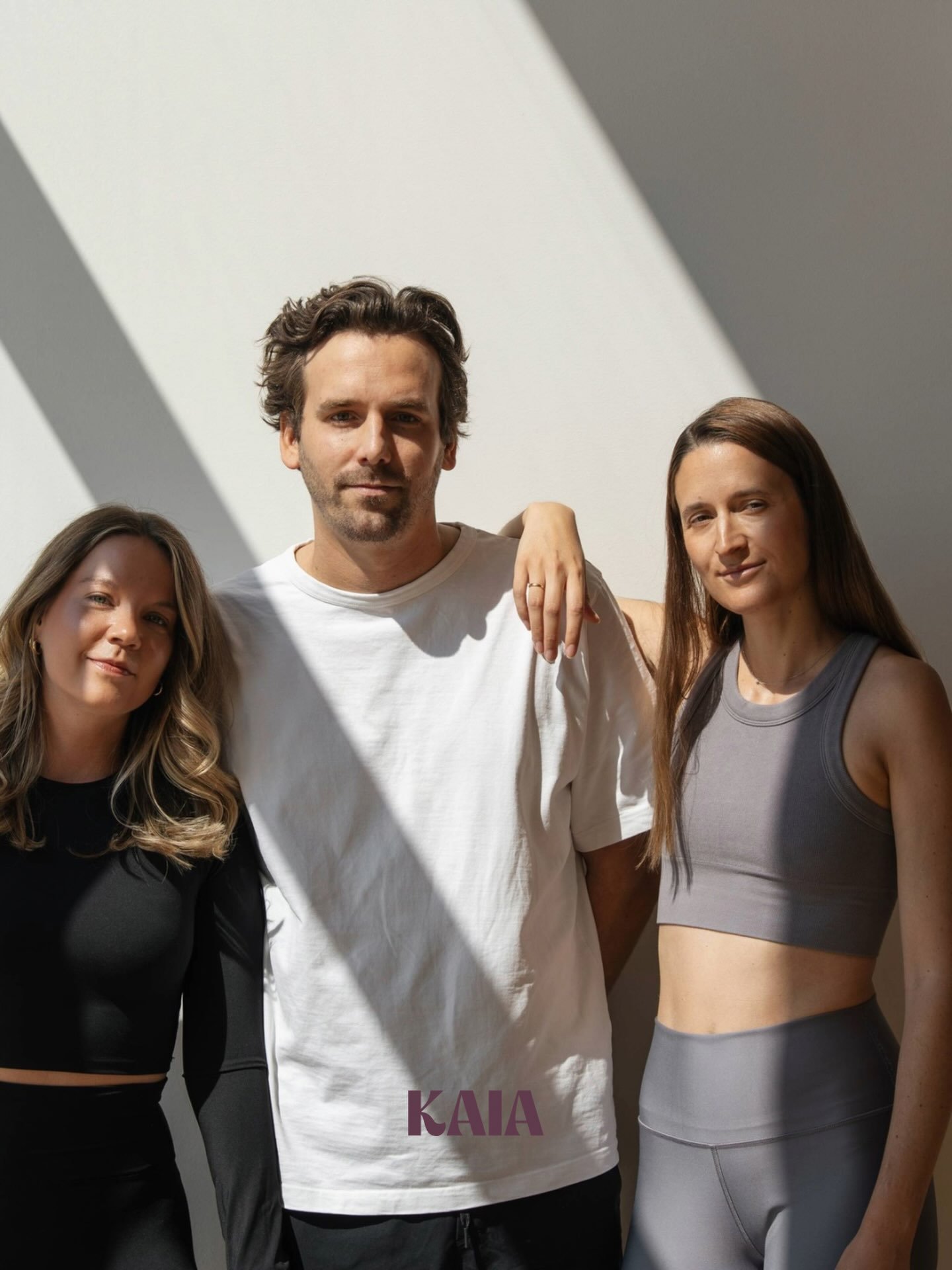 Meet the team 💜

This is us 👋 Wir freuen uns euch bald kennenzulernen! 

Julia
Zertifizierte Matten- &amp; Reformer-Pilates-Trainerin mit zus&auml;tzlicher Ausbildung im Pre- &amp; Postnatal Pilates. Mit ihrer ruhigen, einf&uuml;hlsamen Art schafft