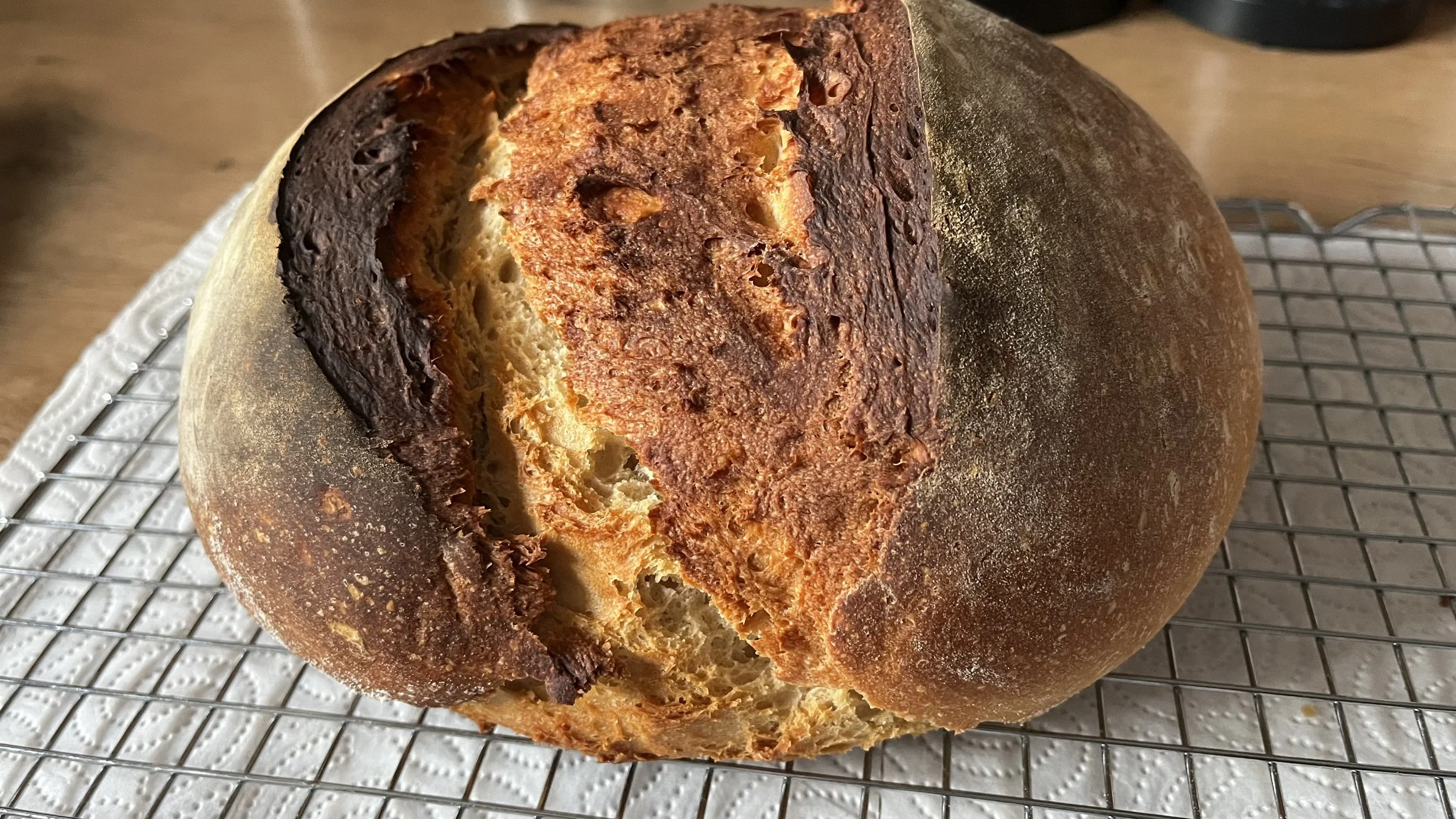 Ich habe es wieder getan - Brot gebacken