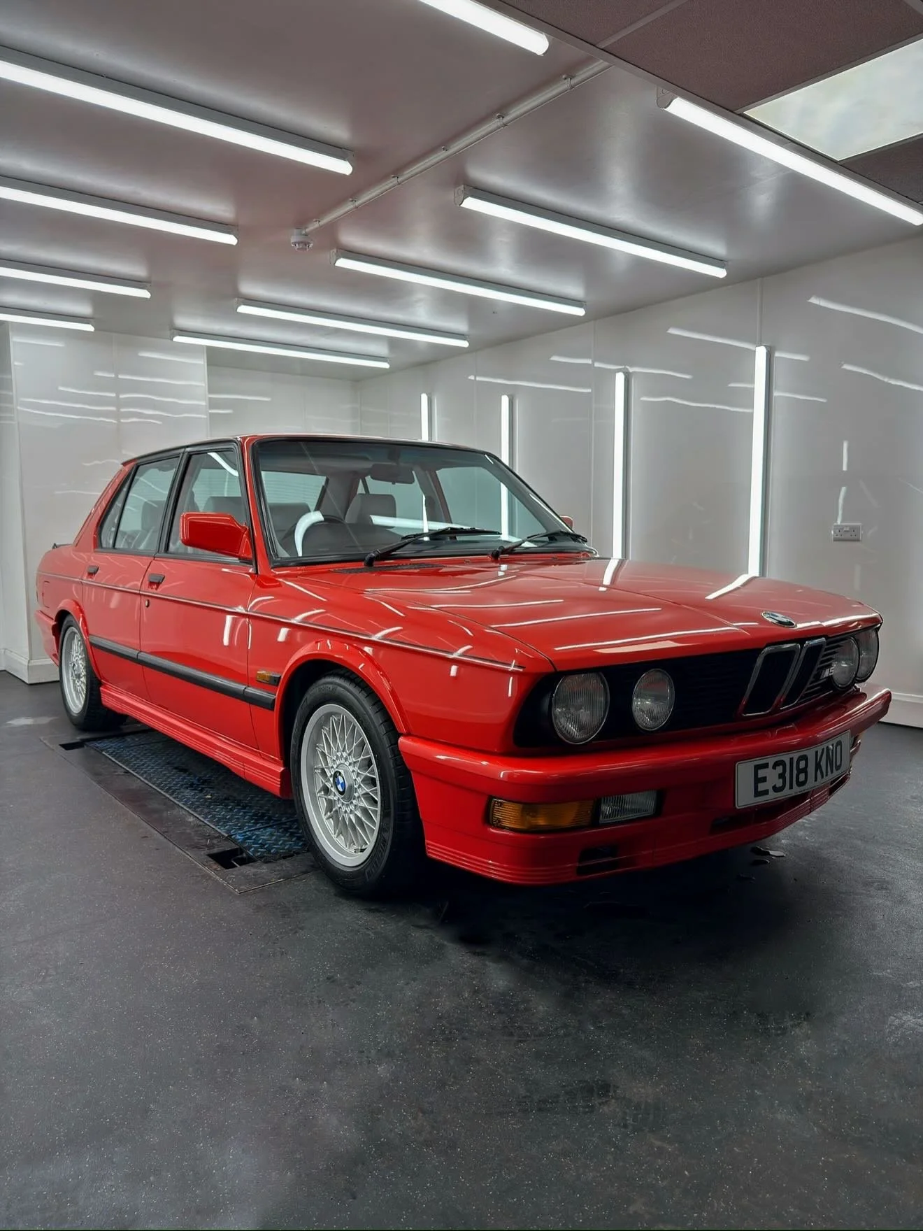 The paintwork had previously suffered defects as a result of improper rotary polishing carried out by another company. The affected areas have now undergone a localised paint repair and has been refinished to restore a uniform, high-quality finish.

