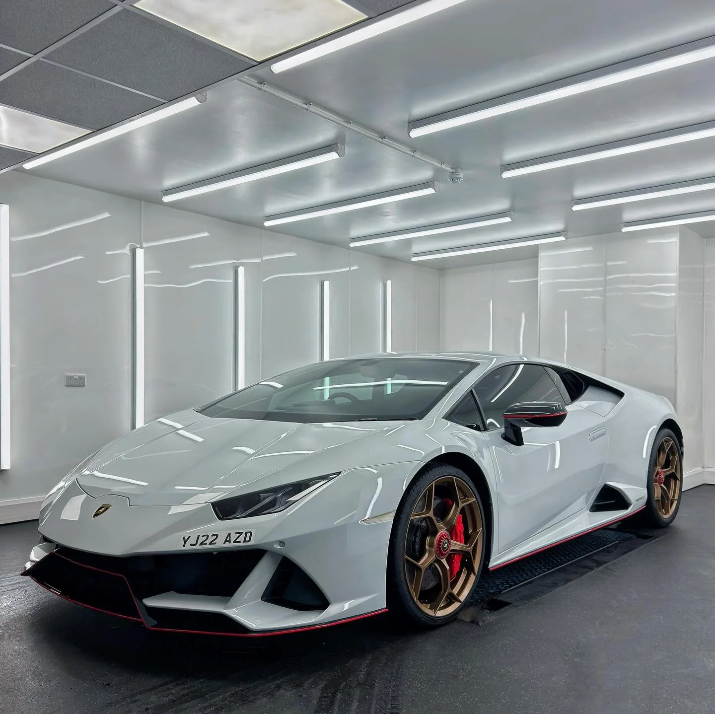 Some cars are just a joy to work on and this Huracan Evo is certainly one of them!

#Lamborghini #huracan #supercardetailing #detailing #kuraautomotive