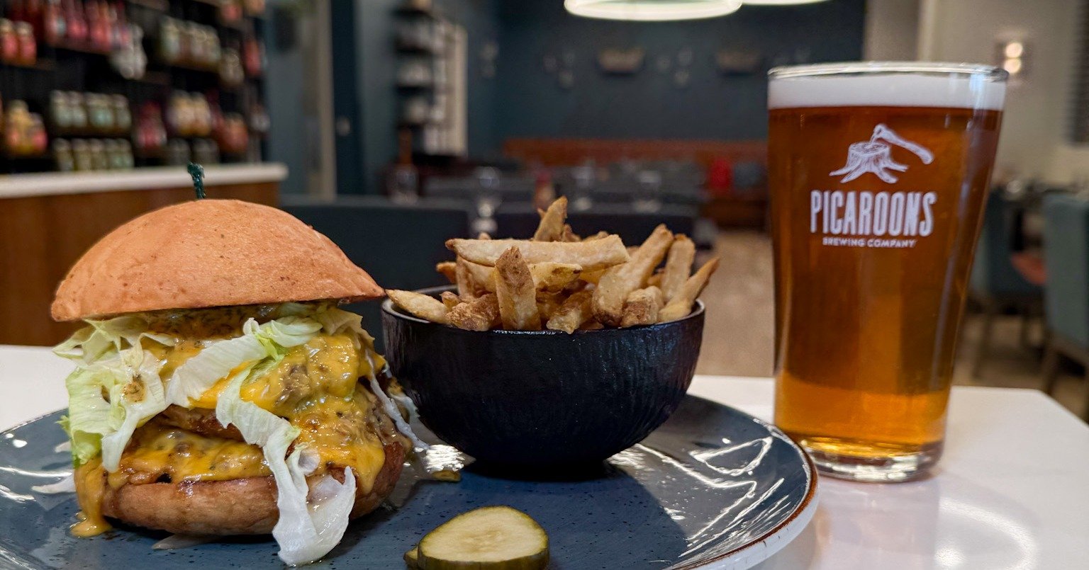 🍽️ Burger &amp; Brews is on this afternoon!
Enjoy the PJ Smash Burger served with a pint for just $22 + tax. It's the best way to wrap up the weekend!

Join us today from 2pm (dine in only)! 🥒

#SundayFunday #BurgerAndBrews #PickleJarRestaurant #Fr