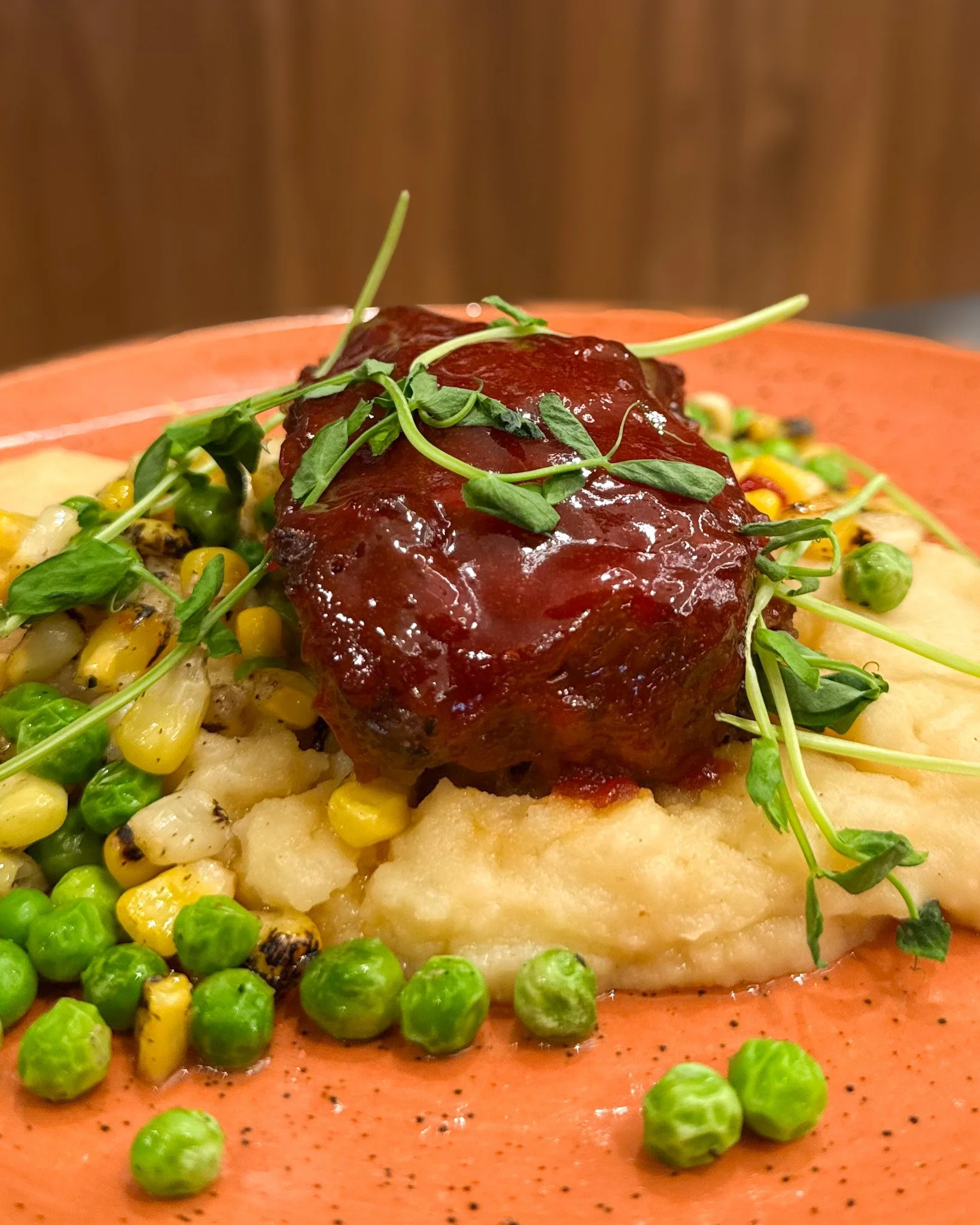 🍽️ If there's one dish that embodies our cooking spirit, it's Sarah&rsquo;s Mother&rsquo;s Meatloaf! 🍖❤️ This comfort food classic has been a menu staple from day one and will always have a place in our hearts. 

Available for both lunch and dinner