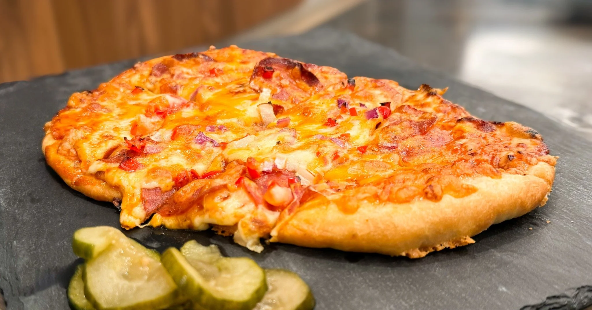 This week's Chef's Lunch is giving flatbread its moment.🤤✨

Spicy Chorizo &middot; Sweet BBQ Sauce &middot; Mixed Cheese &middot; Onions &middot; Red Peppers &middot; House-made Flatbread

👉 Available from Monday to Friday (11am-2pm) for just $14, 