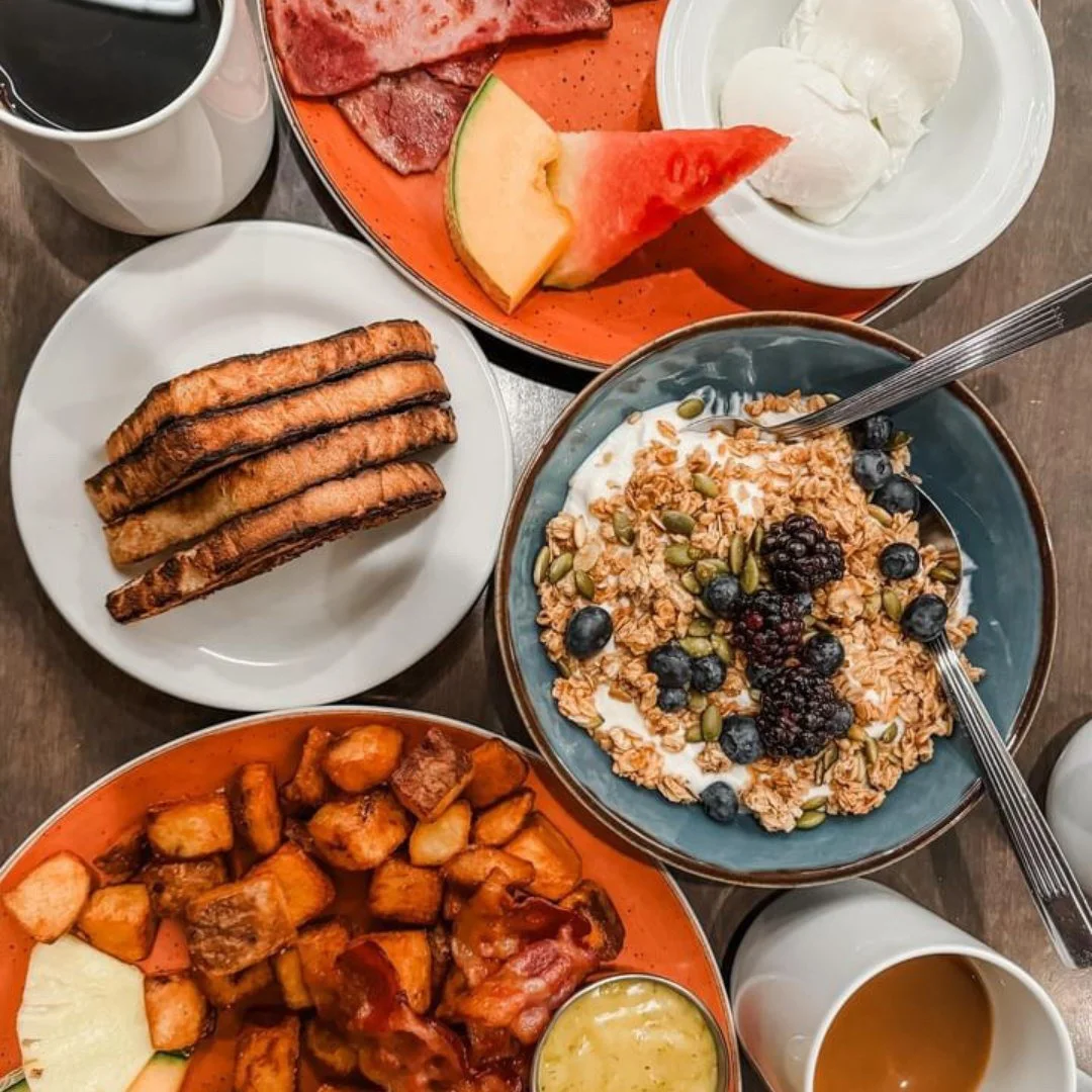 There is nothing a good brunch can't fix... 🍳

Every Saturday and Sunday we're serving warm plates, fresh baking, and good food made from scratch, because weekend mornings deserve better than a granola bar.

Come hungry. You know the rest. 😉

#Pick