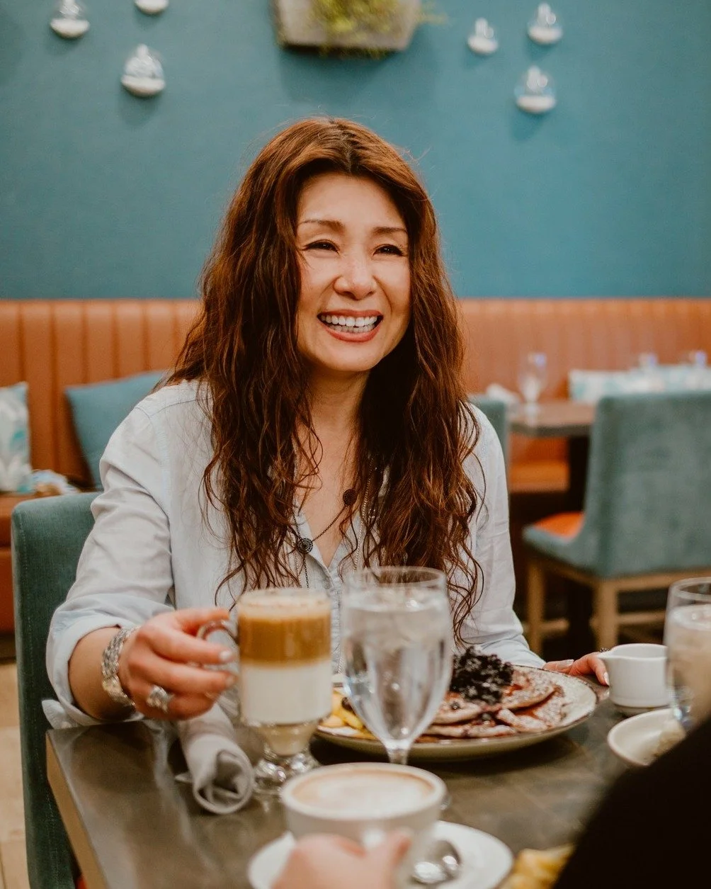 🌷 Celebrate Mother's Day with a brunch that feels like home! Join us for fluffy waffles, fresh-baked bagels, and all your Pickle Jar favourites, plus our Pickle Buffet &amp; Pickle Fountain running all day! 

🍹 Don't miss our special cocktail for t