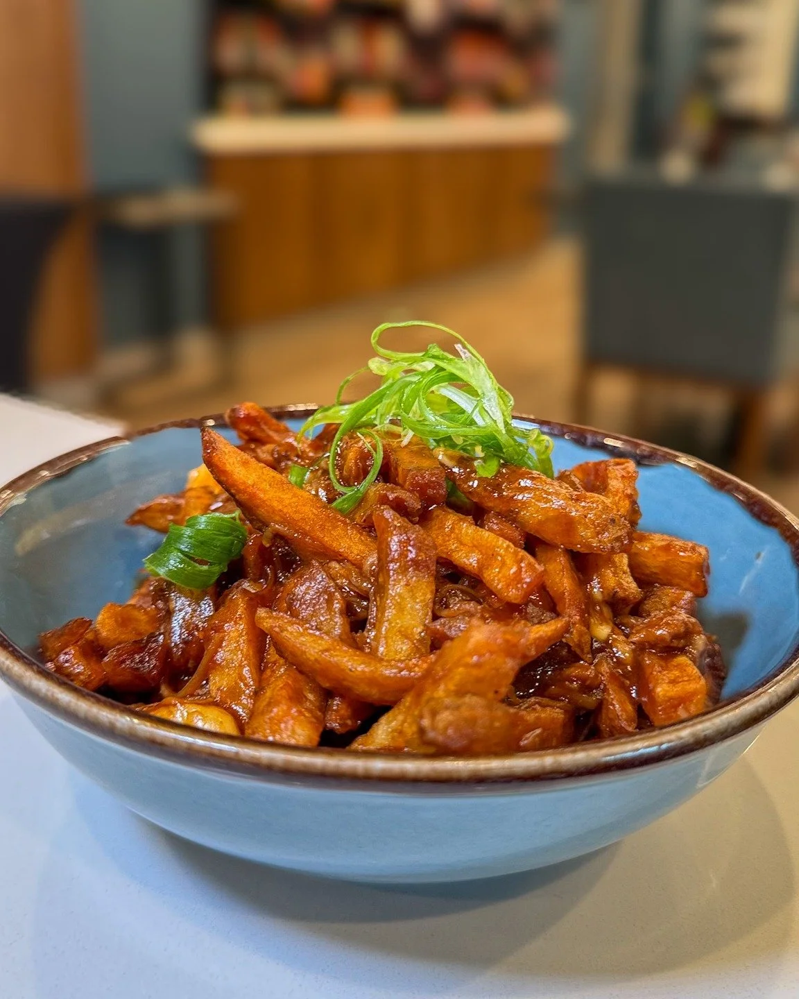 😮&zwj;💨 This is not your average poutine 🤌 

You still have a few days to try this week's Chef's Lunch, and trust us, you don&rsquo;t want to miss it!🍴

🦆 Duck poutine:
&middot; Fries &middot; Duck Confit &middot; Cheese Curds &middot; Demi-Glac