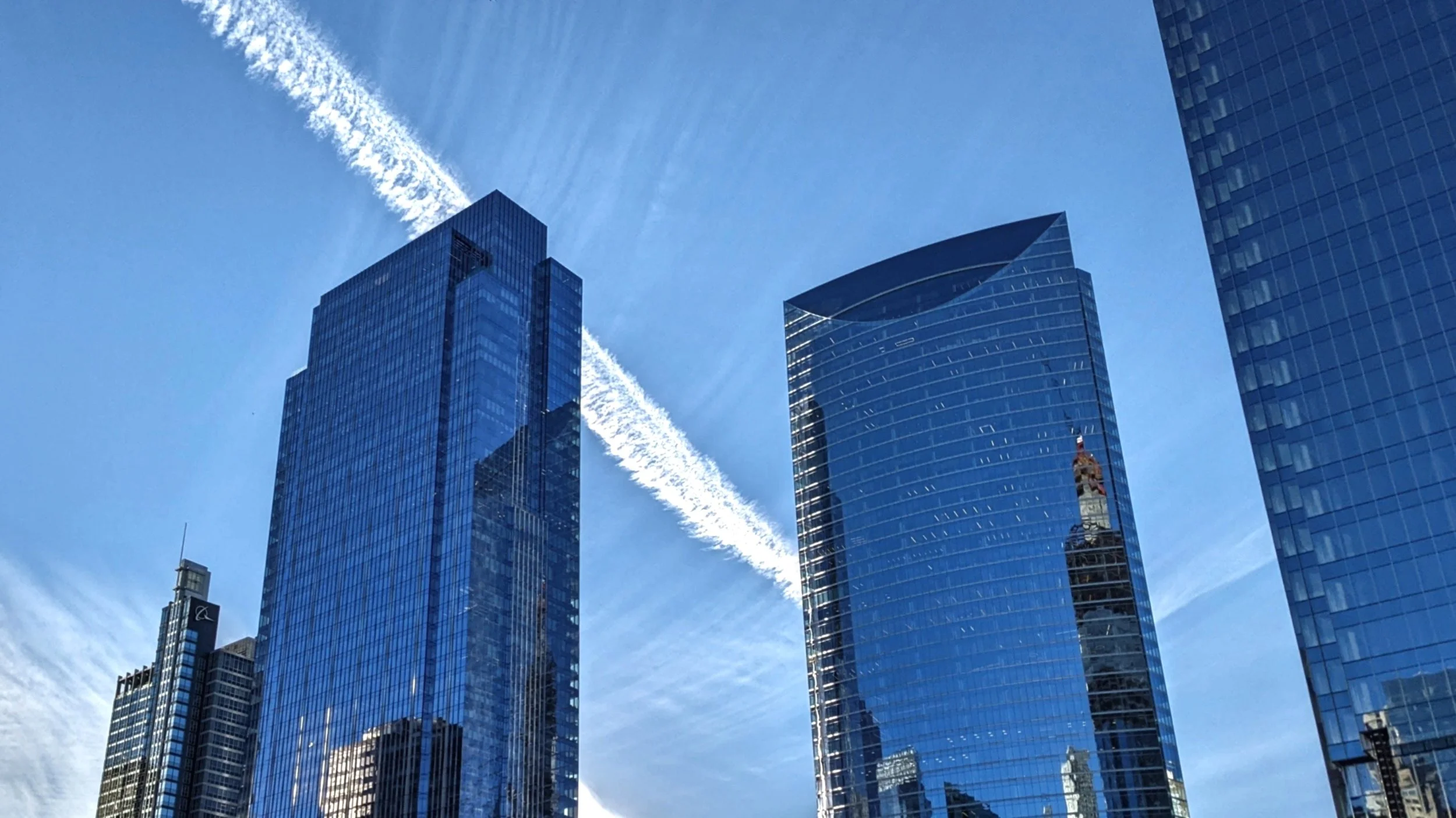 Skyscaper Contrail, Chicago, USA