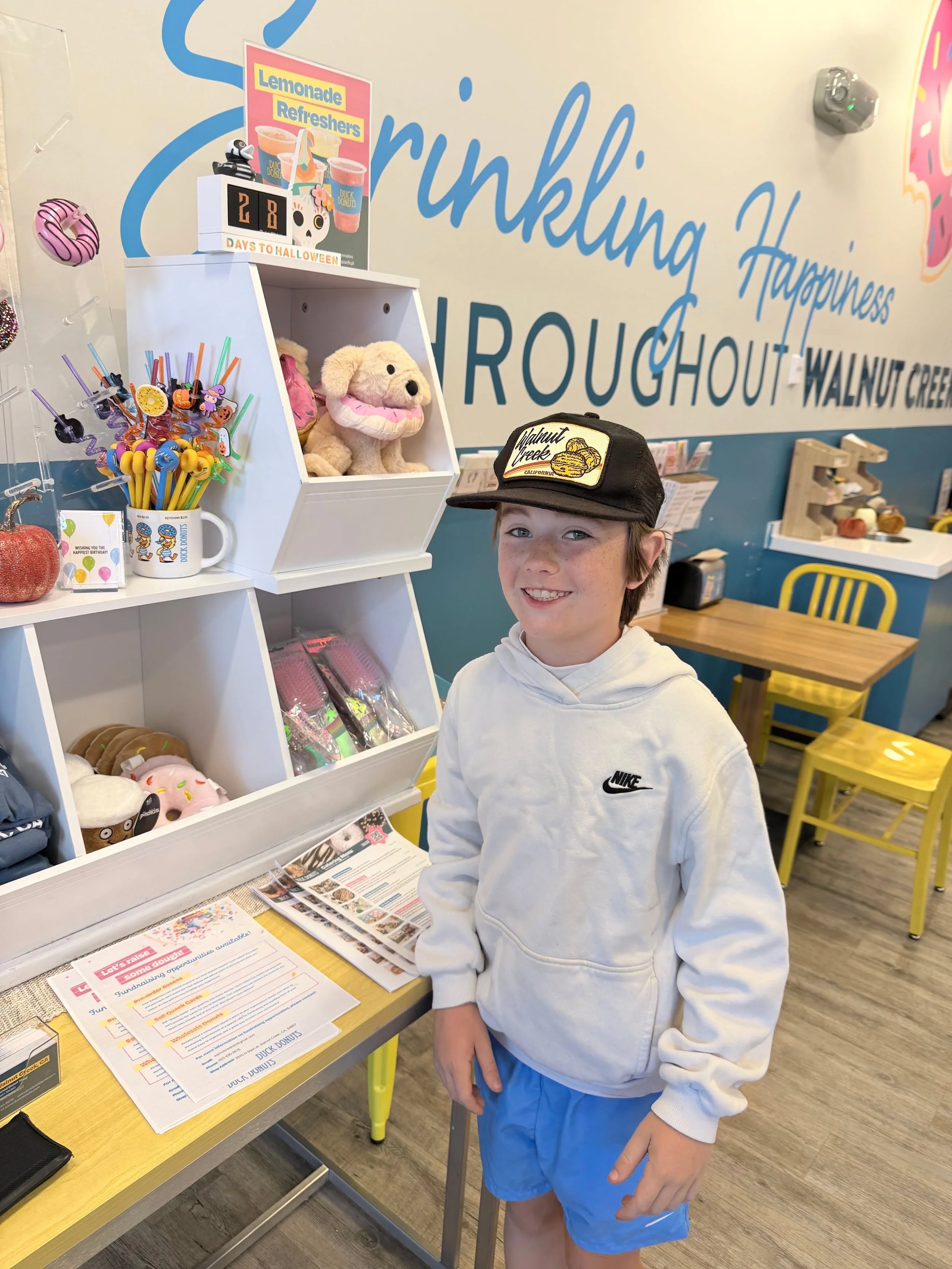 Important local research has been completed. 🍩

@duckdonuts is new to Walnut Creek, and the Moran family strongly approves.

📍 2920 N Main St, Walnut Creek
What&rsquo;s your perfect donut?

#walnutcreek #askbrendan #duckdonuts #shoplocal