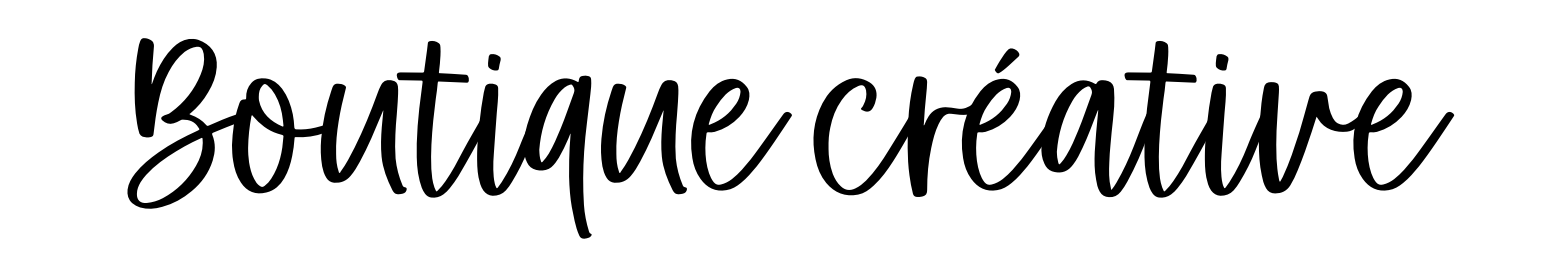 Texte en français : Boutique créative, écrit en style script noir sur fond blanc.