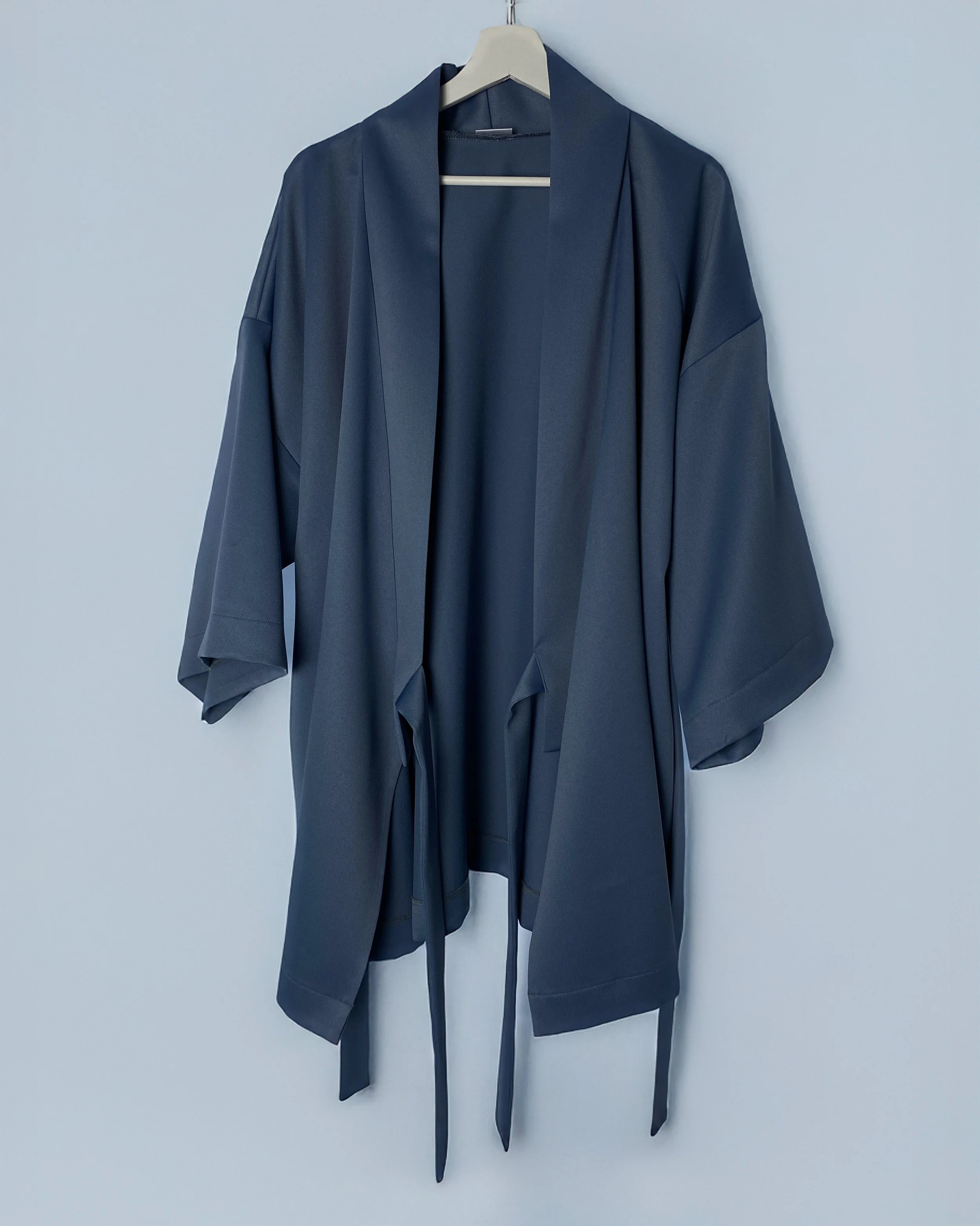 Noxi Grey, eestvaade riidepuul-Prosinga Studiojpg