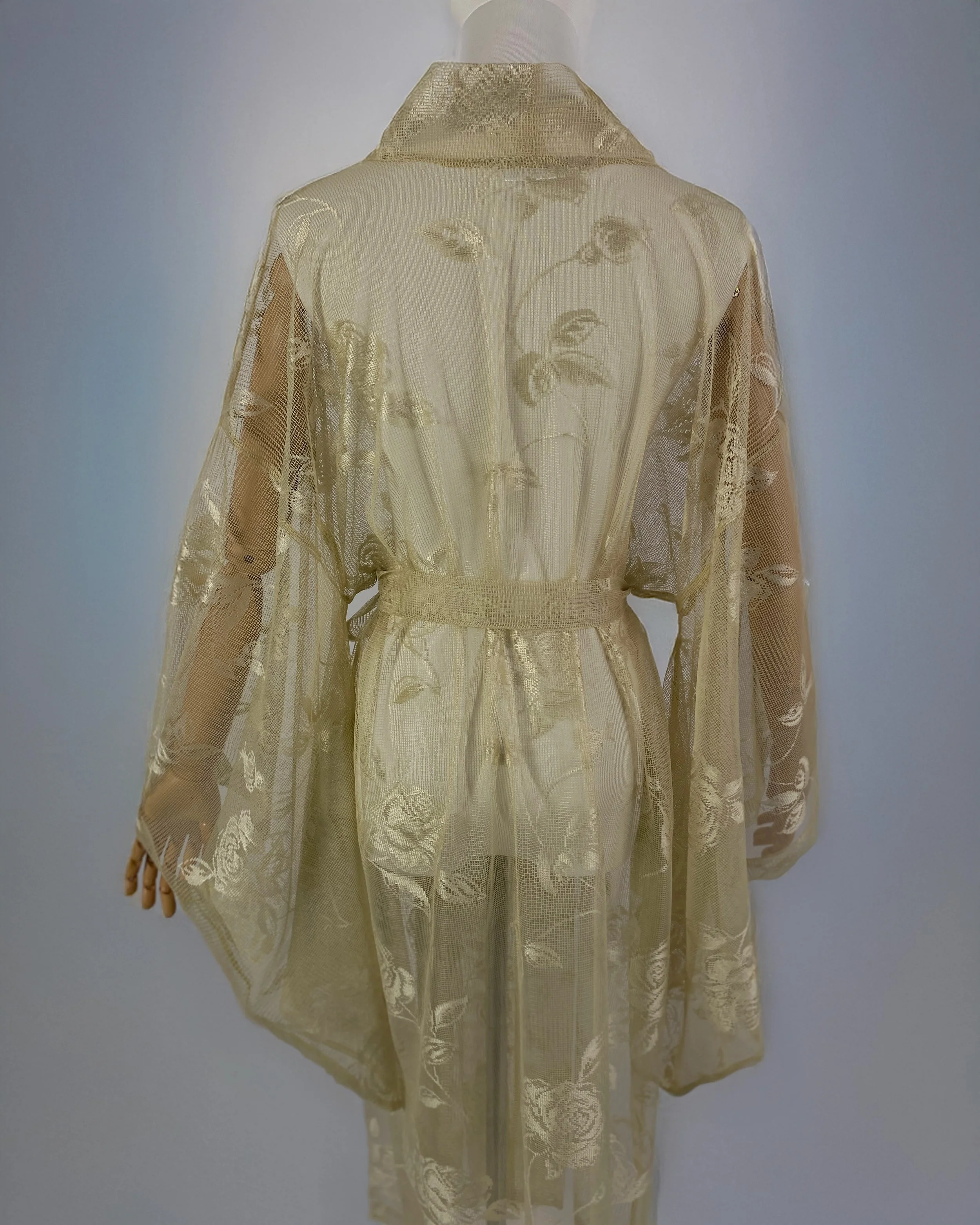 Solar Rose-pitskimono taaskasutatud pitskardinast, selg closeup– Prosinga Studio.jpg