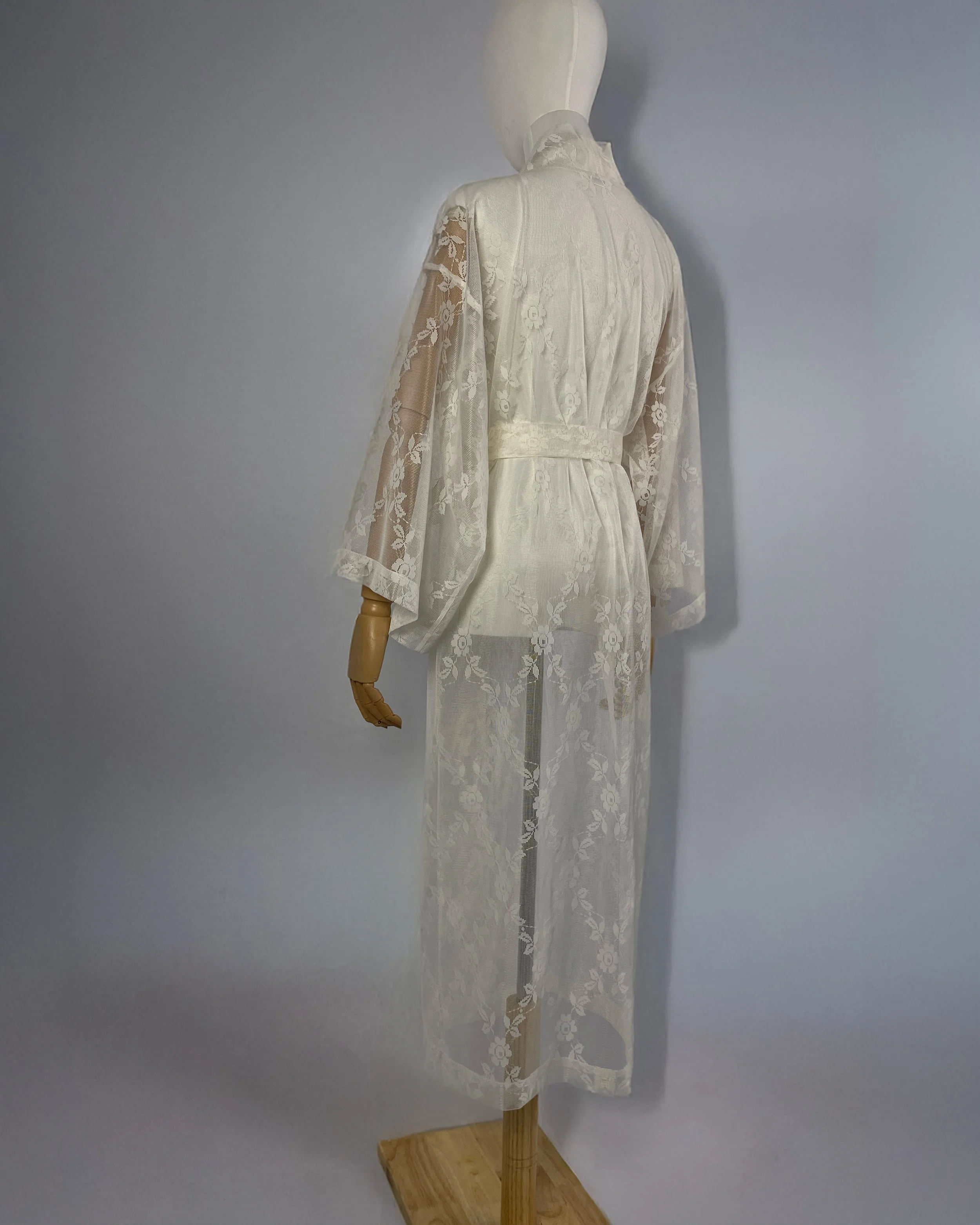 Clara Bloom, tagant külgvaade-Prosinga Studio.jpg