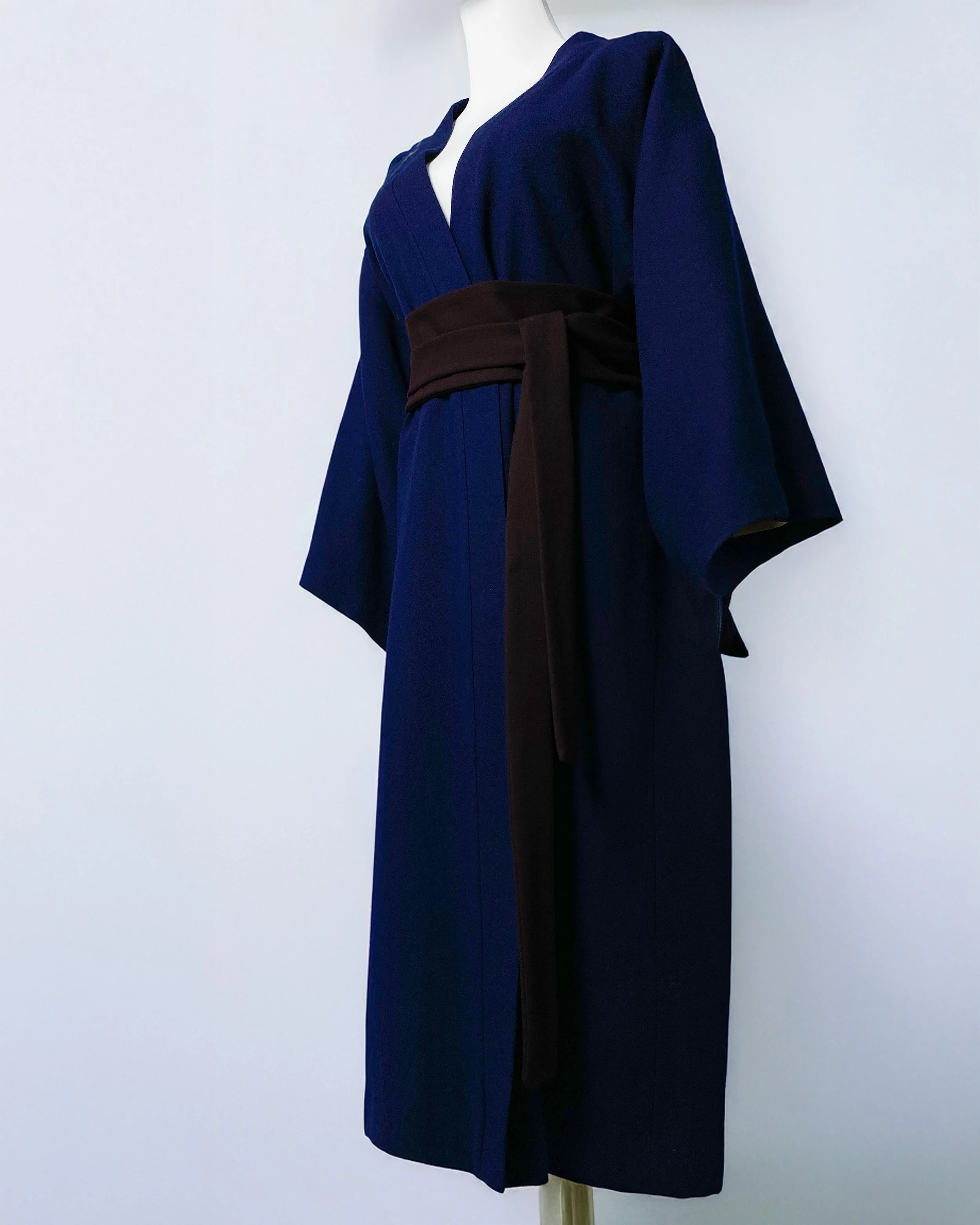 käteta punase vööga.jpg