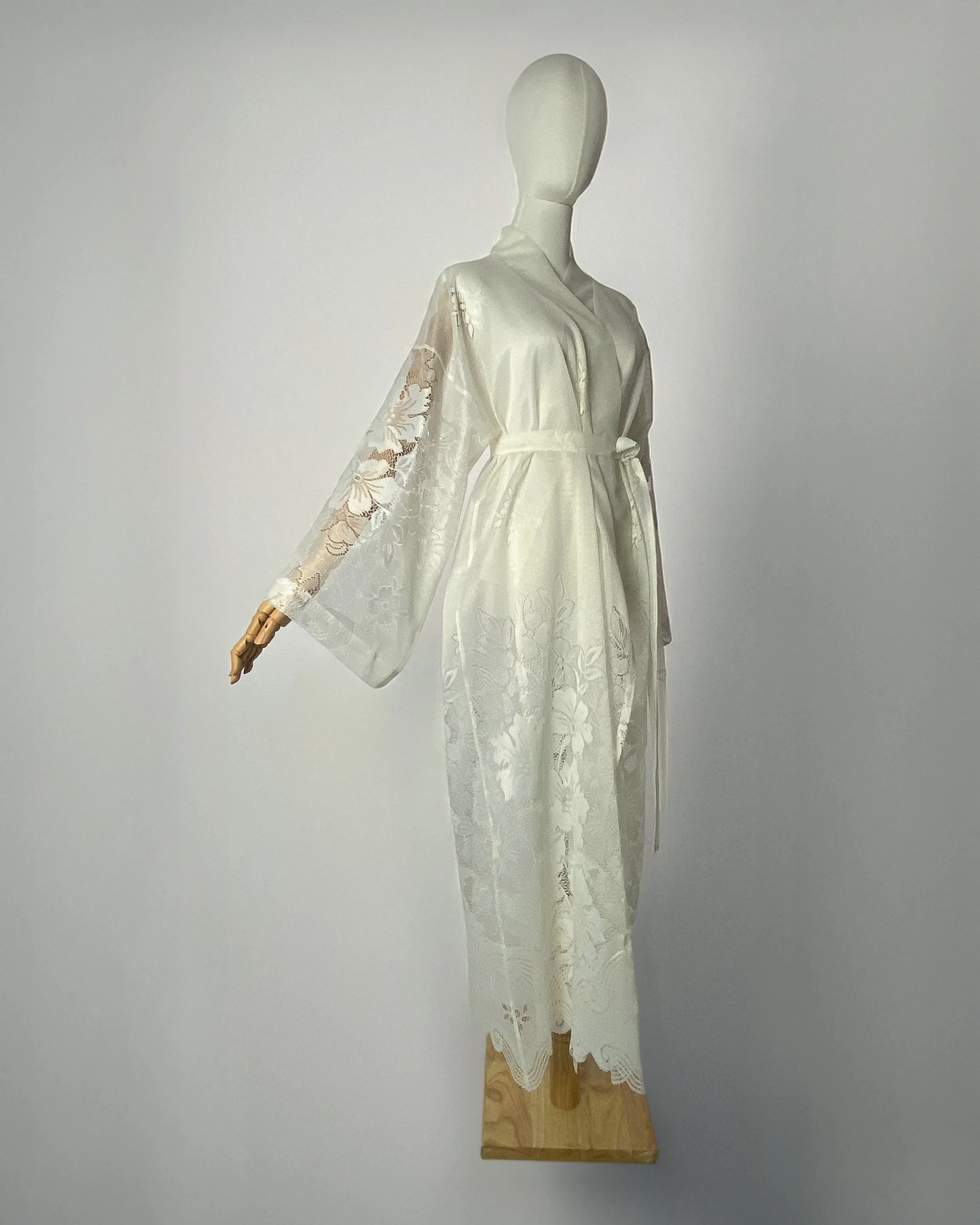 Candor Lace, külgvaade täispikkuses-Prosinga Studiokülg full.jpg