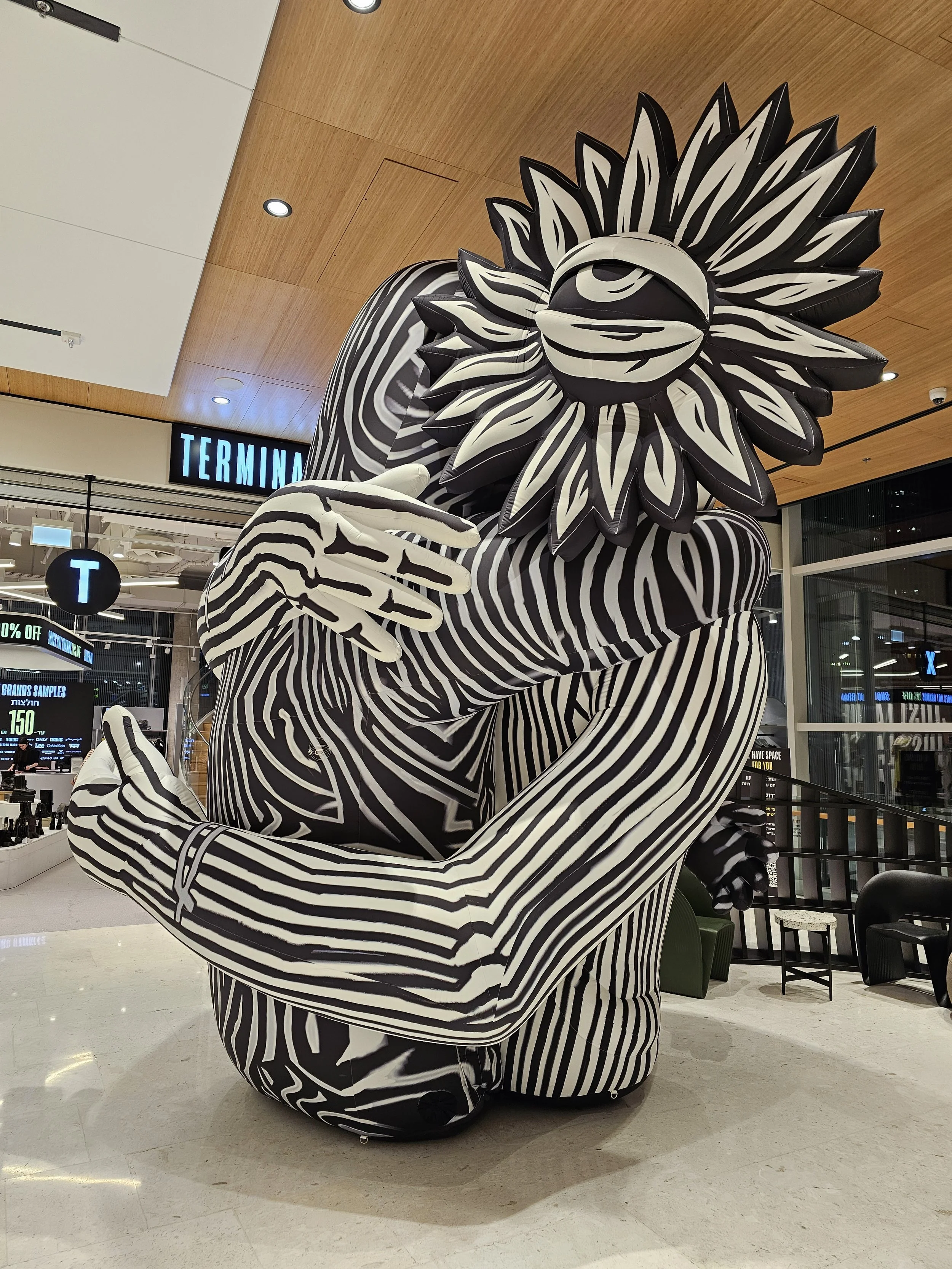 The hugging flowers art pop up