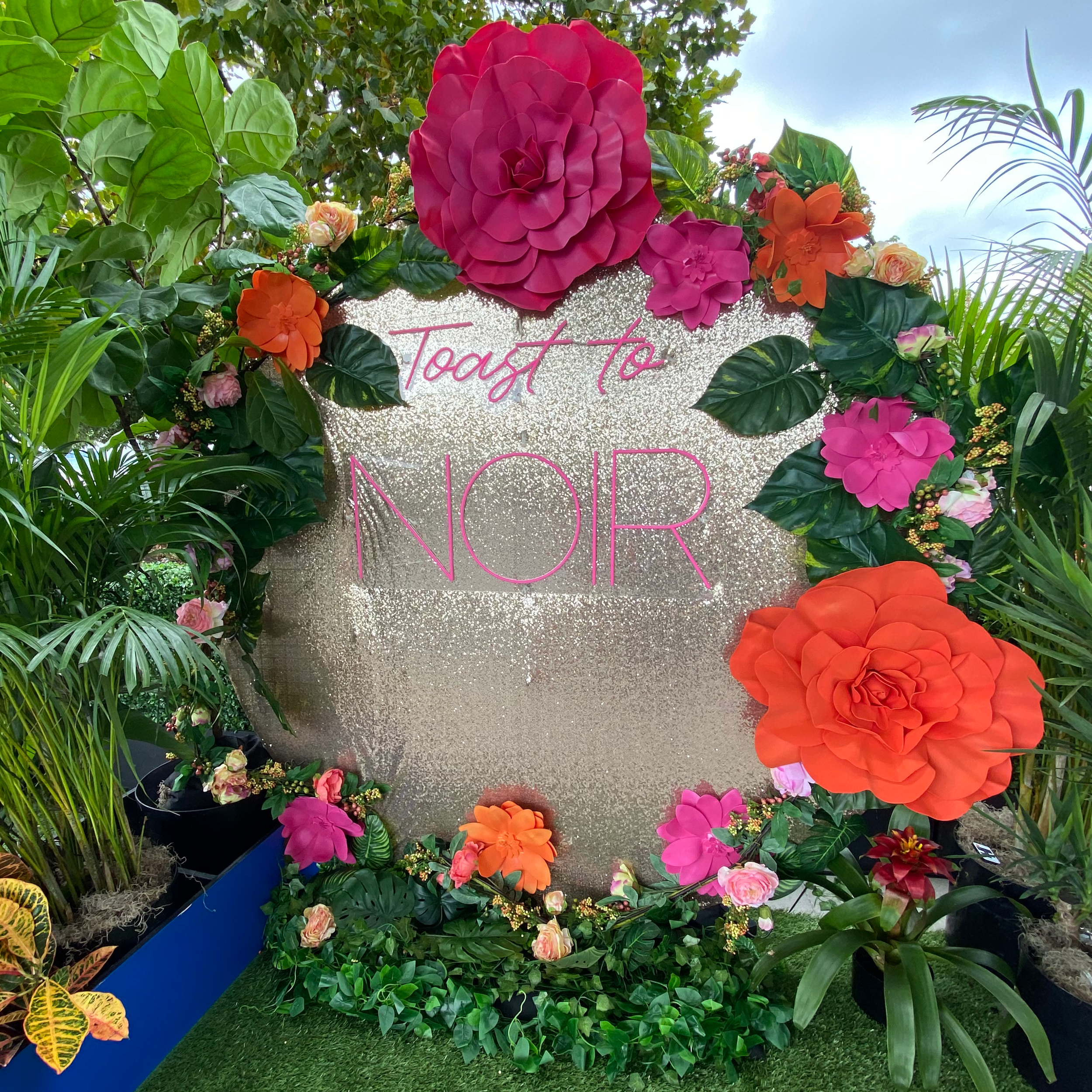 gold grid photo op design.png