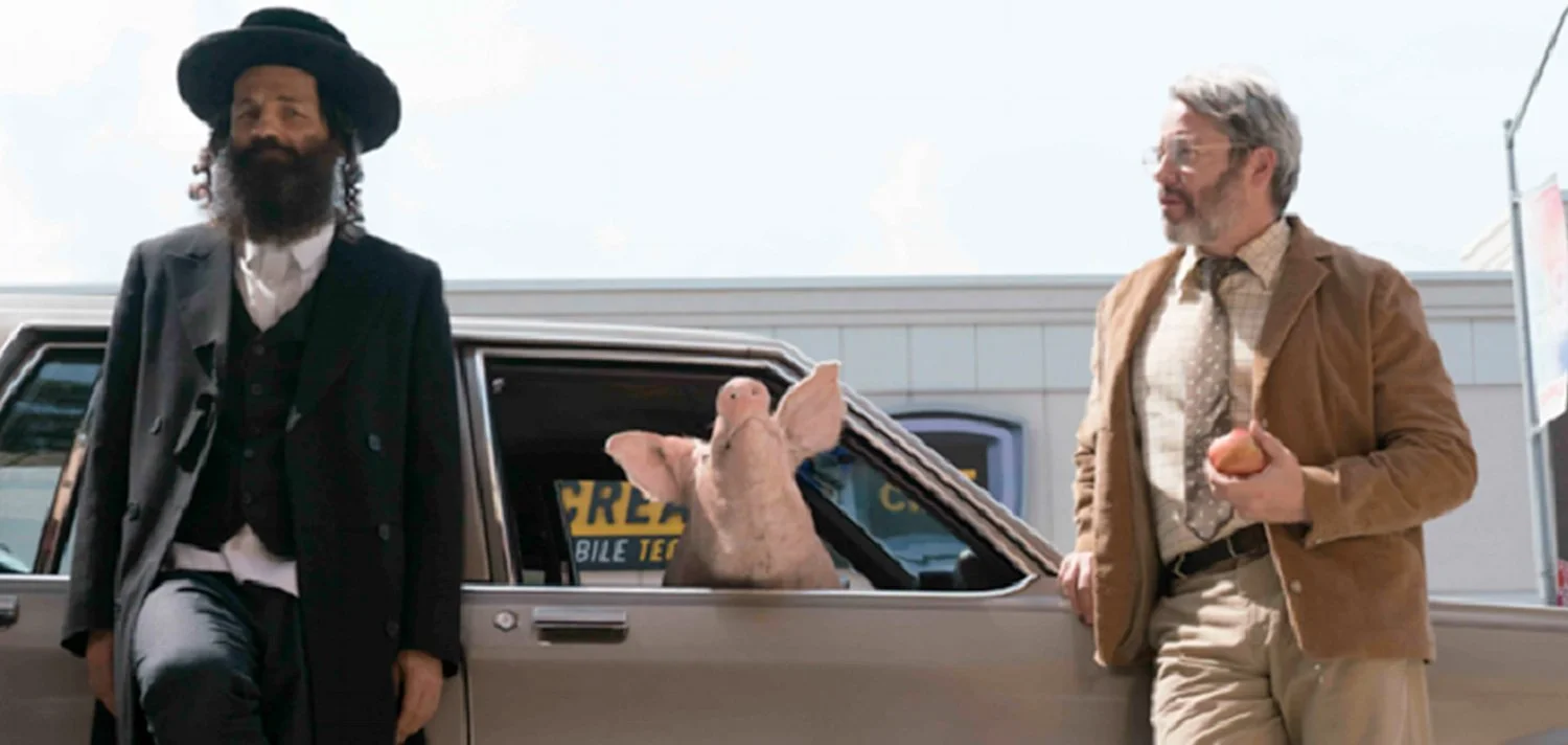 To Dust film scene featuring Geza Rohrig, Matthew Broderick, and a pig inside a car.