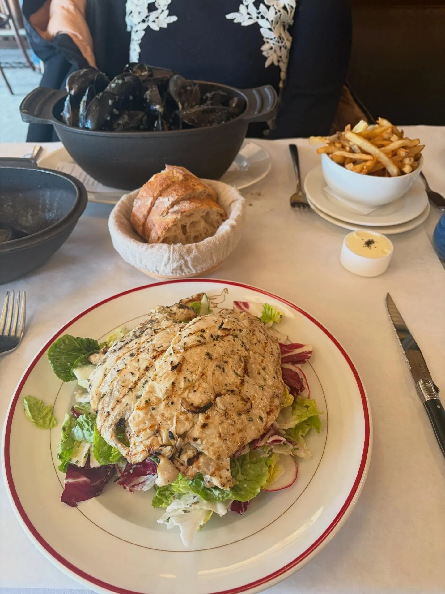 This year one of my fun goals is to incorporate &ldquo;one French thing&rdquo; into my daily life in an attempt to cultivate a little joie de vivre. Today&rsquo;s French thing was a prix fixe lunch at a local bistro with my lovely friend and fellow F