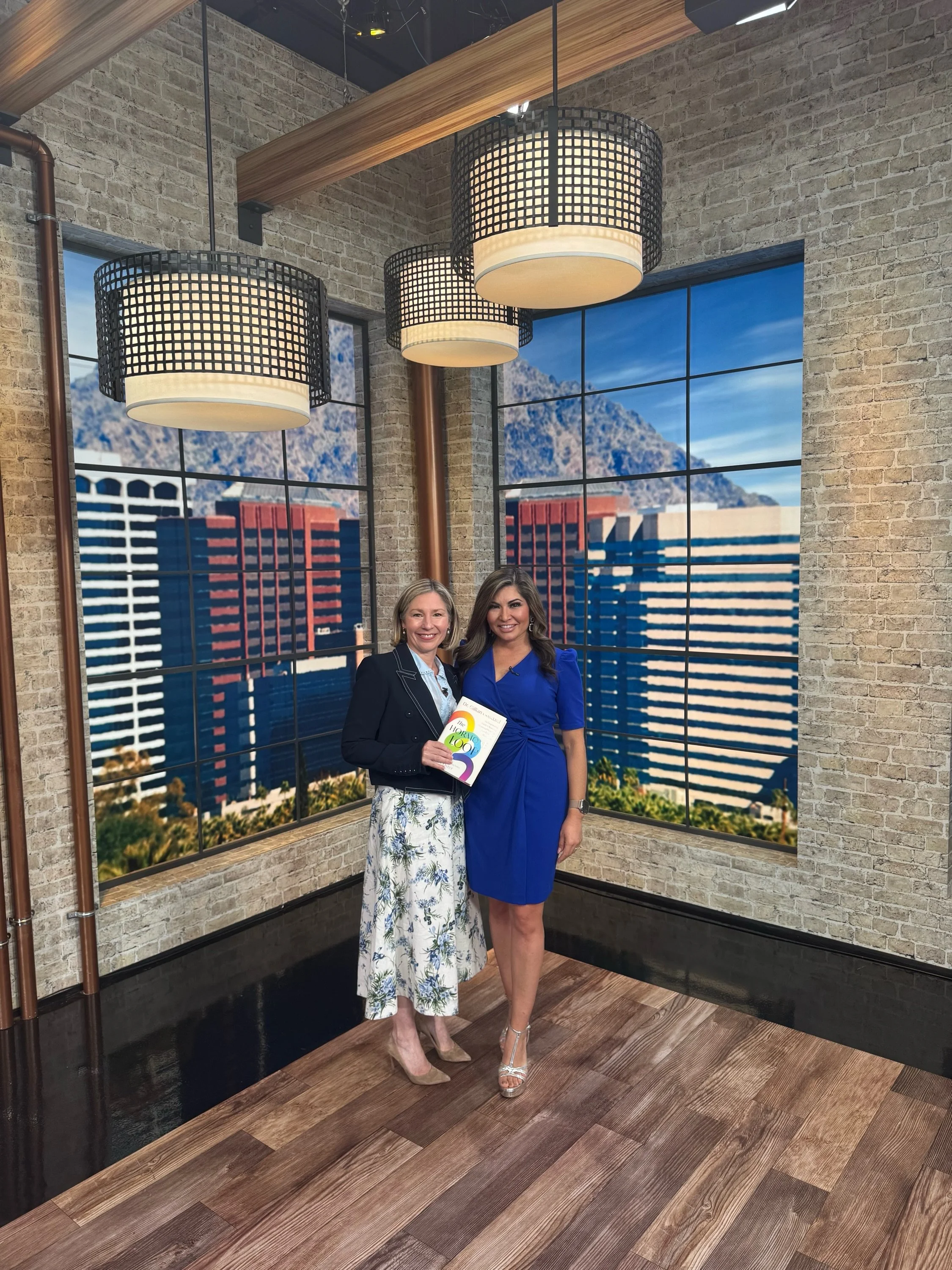 Arizona!! What a special night celebrating The Hormone Loop in my home state 🧡 

Thank you to everyone who came out to @changinghands and tuning into my segment on @fox10phoenix with @sylestefox10. I loved getting to share this work in person and he