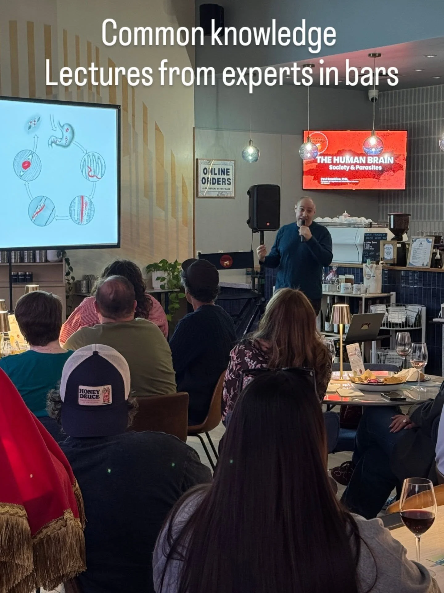 Looking for something different ? Bar lectures are an amazing way to meet new people and learn new things.