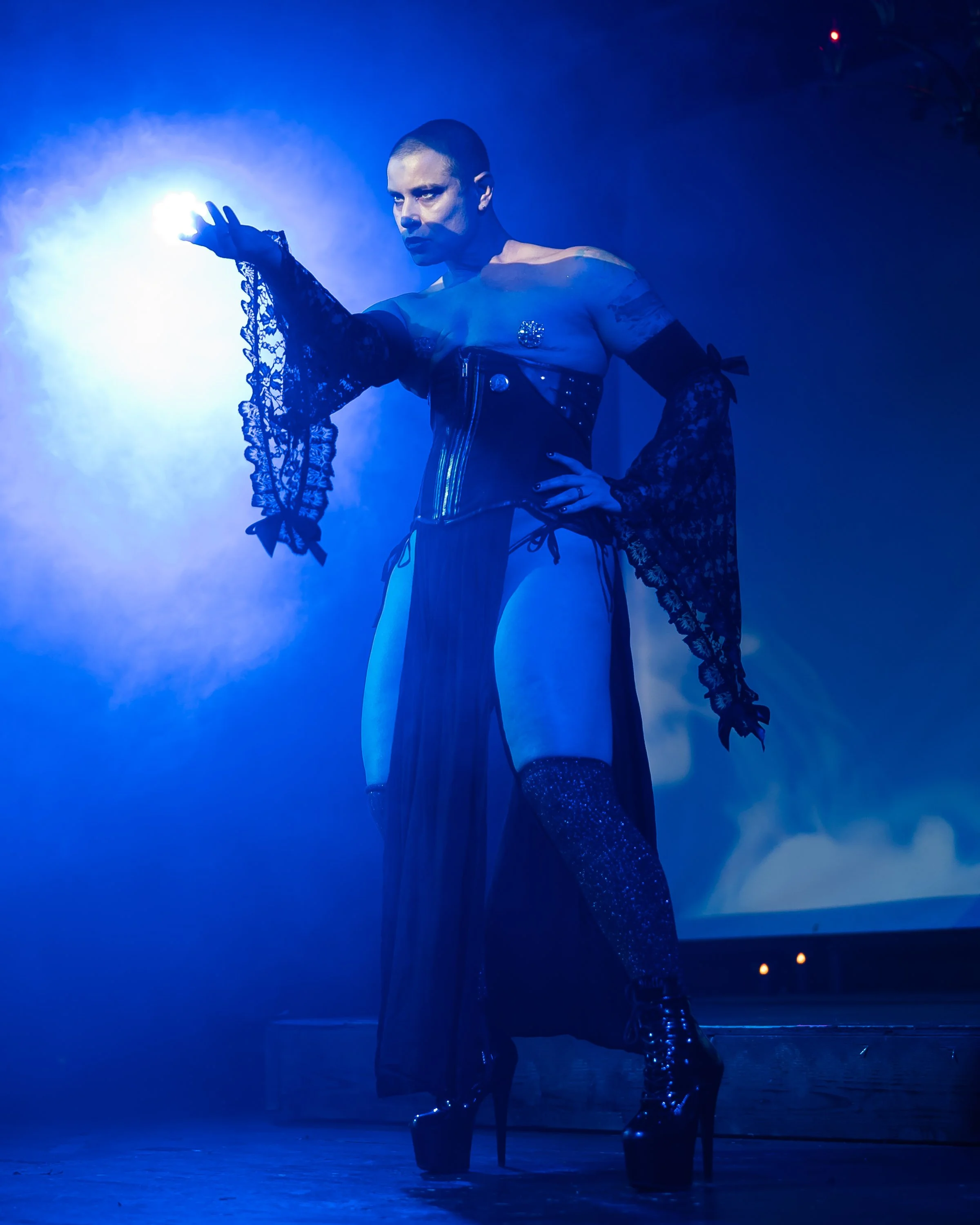 10 maverick_on_stage_9711.jpg