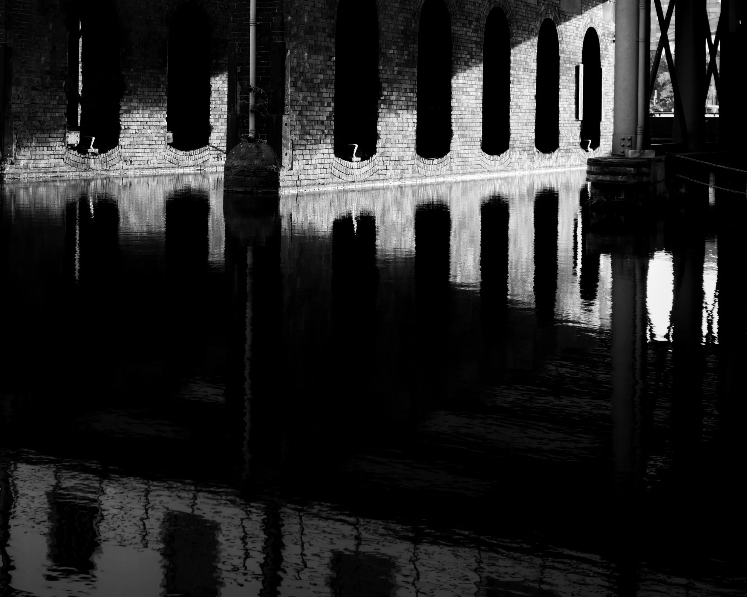 Straddle Building, Sheffield, Black & White