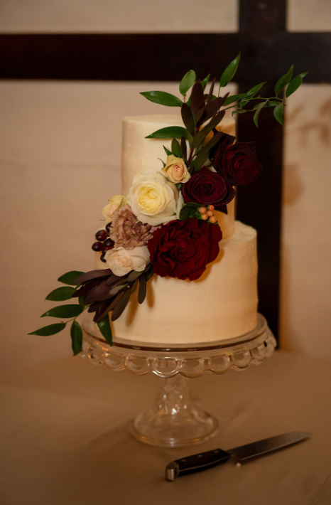 florals on wedding cake