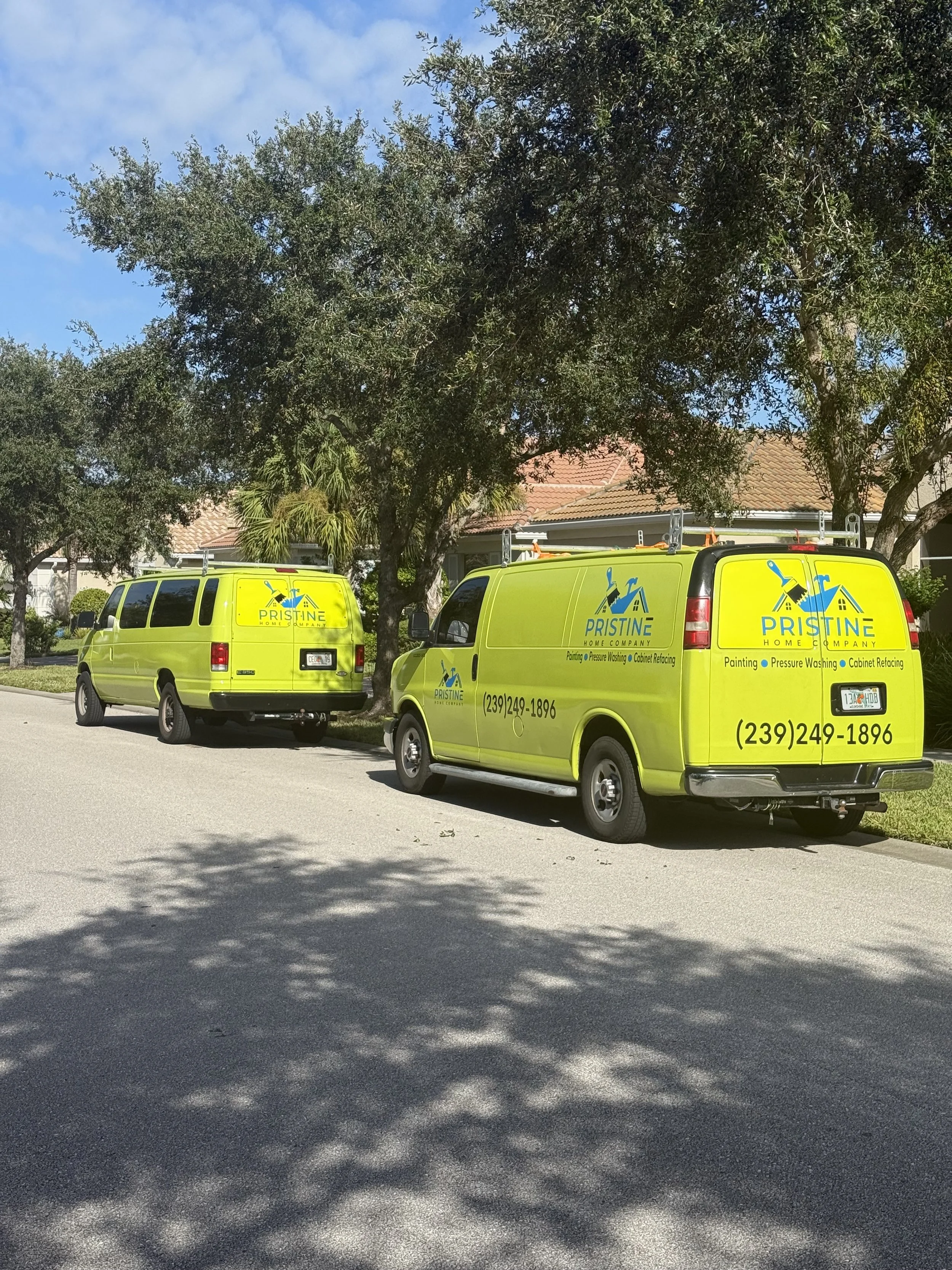 Oranssi carpenter using bench saw