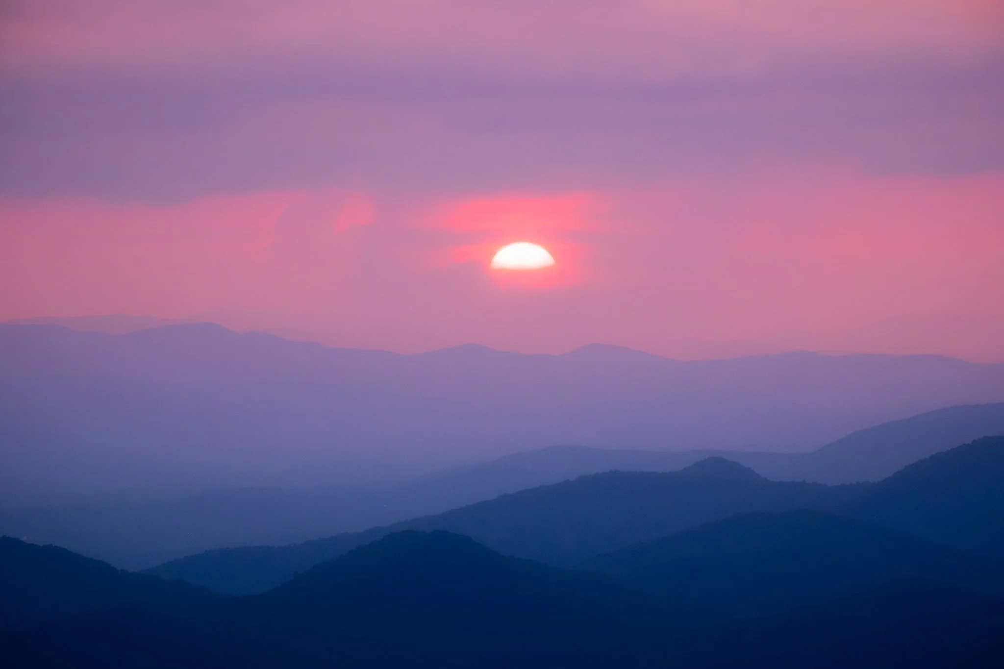Sunset-over-The-Blue-Ridge-Mountains-from-Brasstown-Bald-[3x2]-(Web).jpg