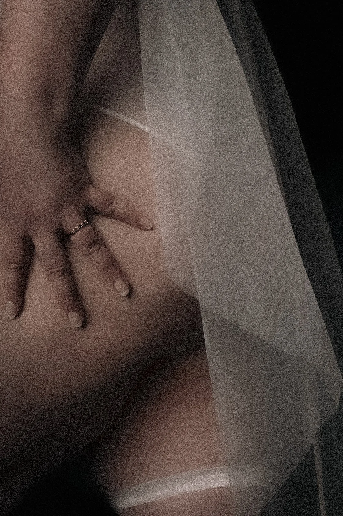 Plus Size Boudoir Photography in Perth, Scotland – A Guide for Confident (and Not-So-Confident) Women ✨