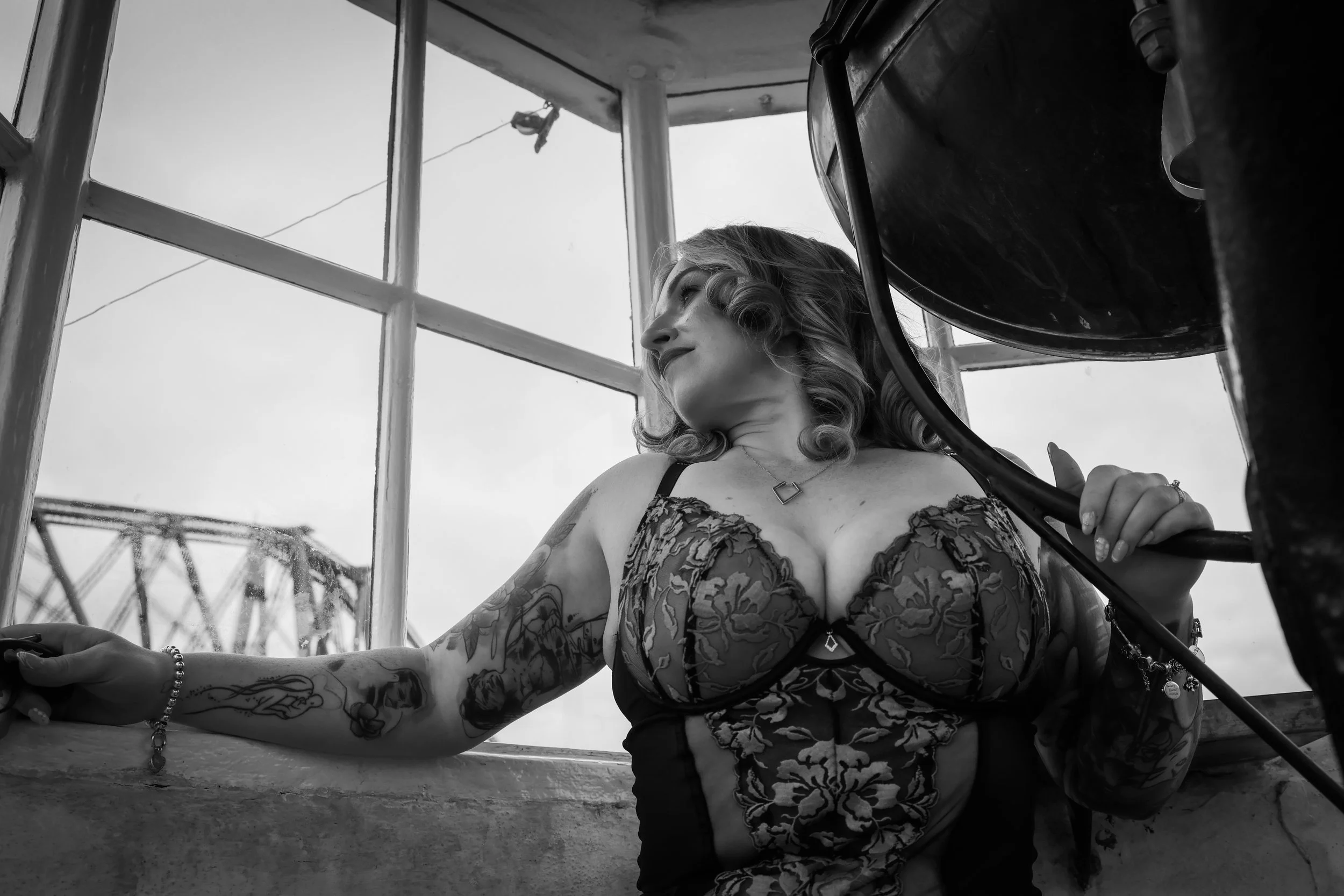 Scottish Boudoir Photography at the World’s Smallest Lighthouse, Queensferry | Outdoor Boudoir with an Iconic Scottish Backdrop