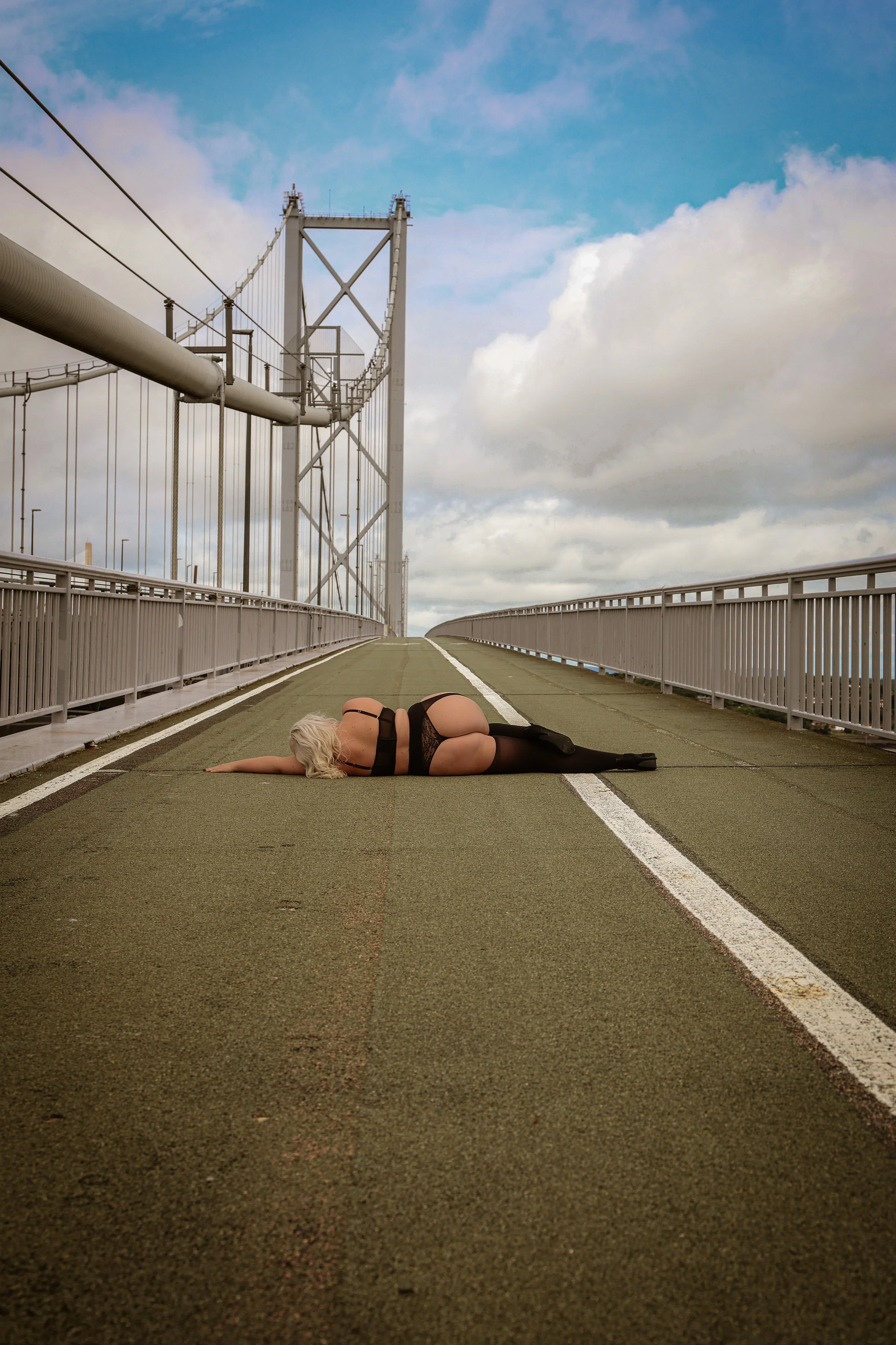 Scottish Boudoir Photography on the Forth Road Bridge – Samantha’s Empowerment Photoshoot that came to an abrupt end 