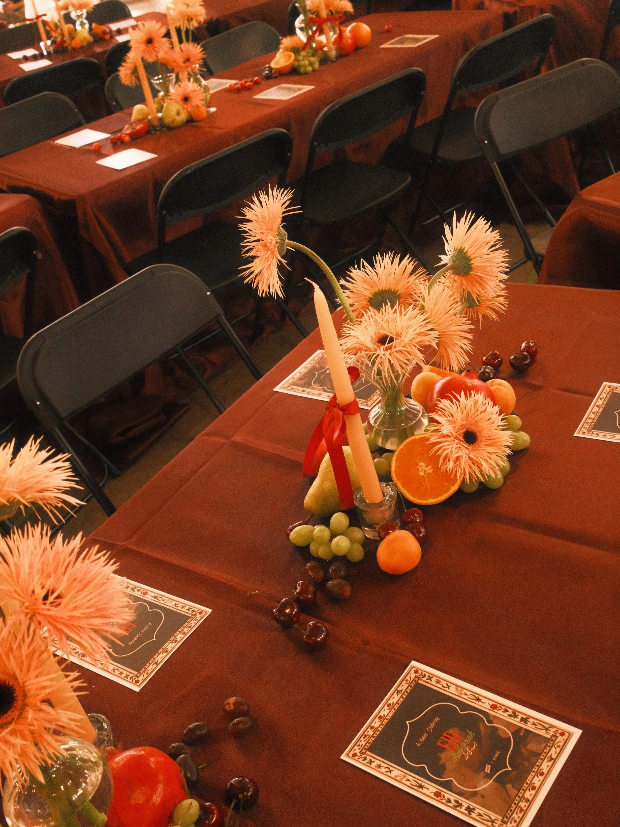 96 Bud Vases
96 Candles
29 Tables
150 lbs of fruit 
2.5 hour set up

Big thanks to @theicnyc and @teamaoc for allowing us to play a small part in the beautiful evening celebrating Eid!!