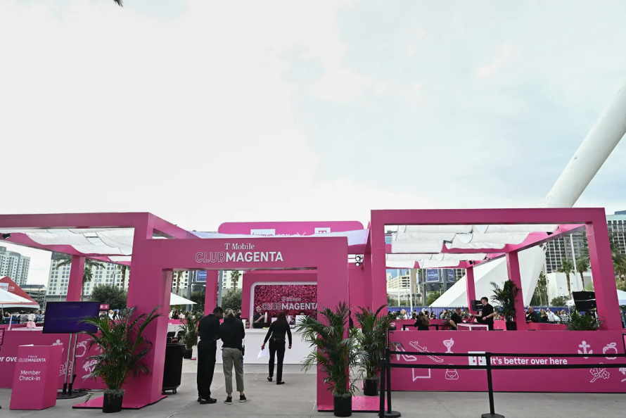 Club Magenta: 40x55 Truss Build with Cladding