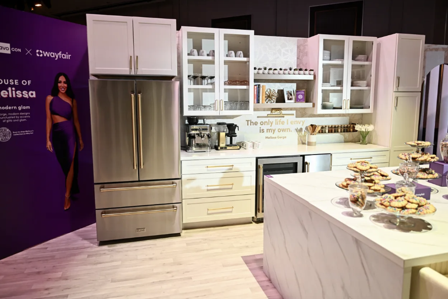 Wayfair: House of Housewives 45x45