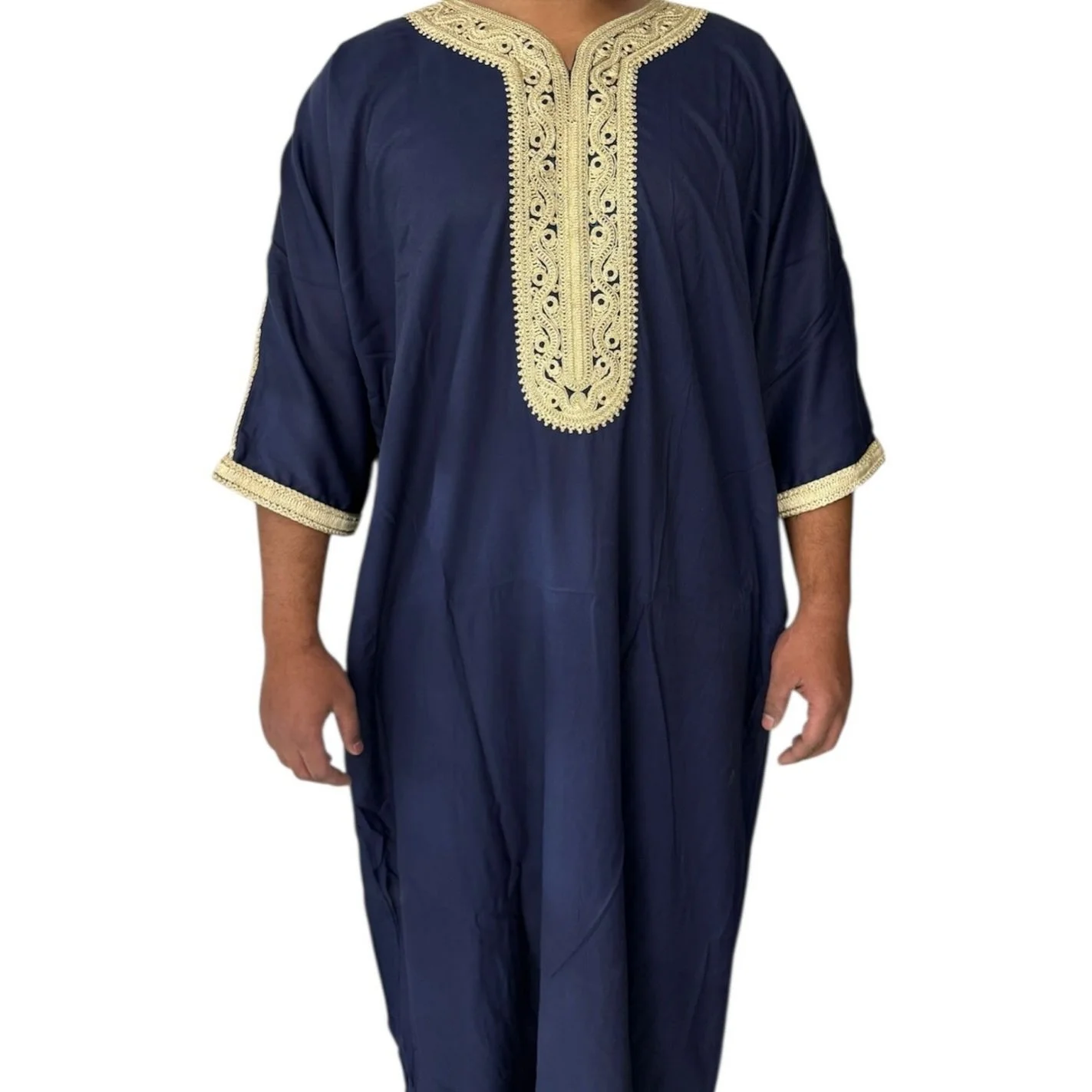 Introducing The Royal Navy &mdash; a bold, refined Moroccan-style thobe crafted for brothers who appreciate elegance with a royal touch. Featuring deep navy fabric accented with premium gold lining, this piece stands out effortlessly at Jumu&rsquo;ah