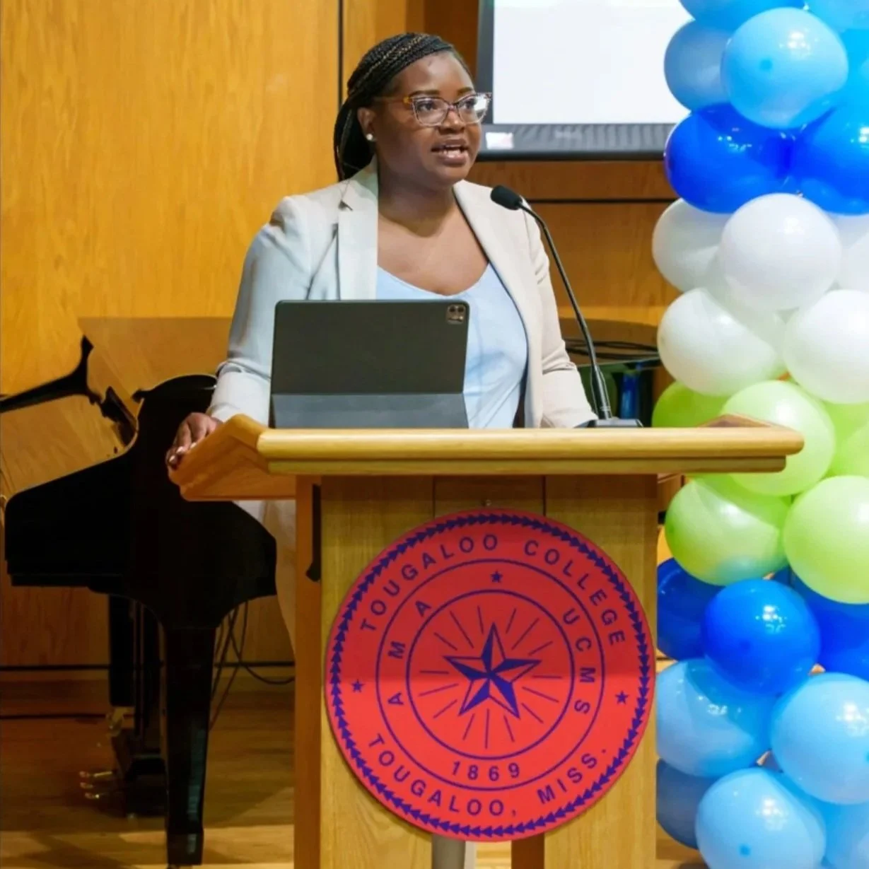 LawyerKay_podium.jpg