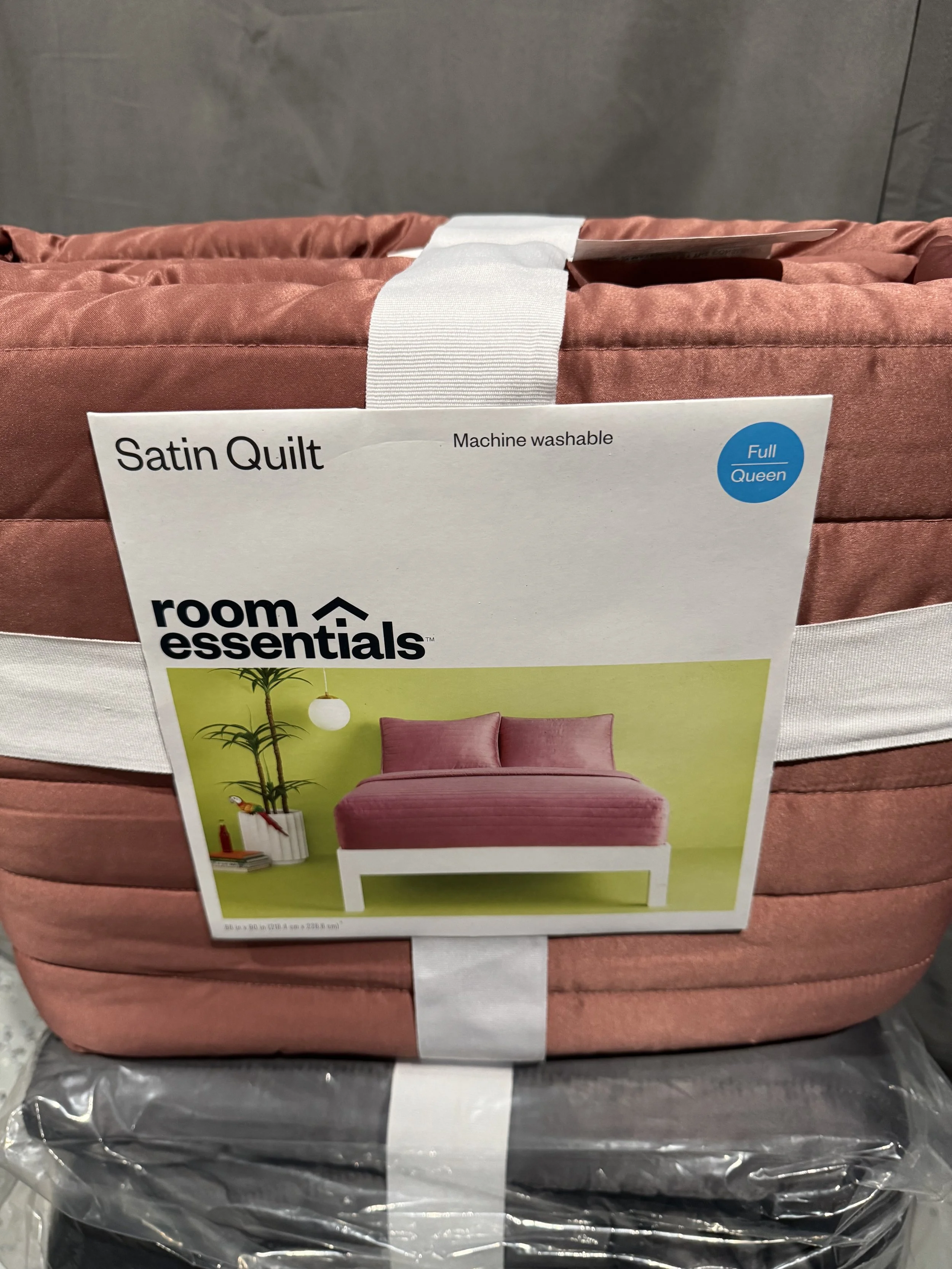 FULL/QUEEN SIZE SATIN QUILT IN ROSE