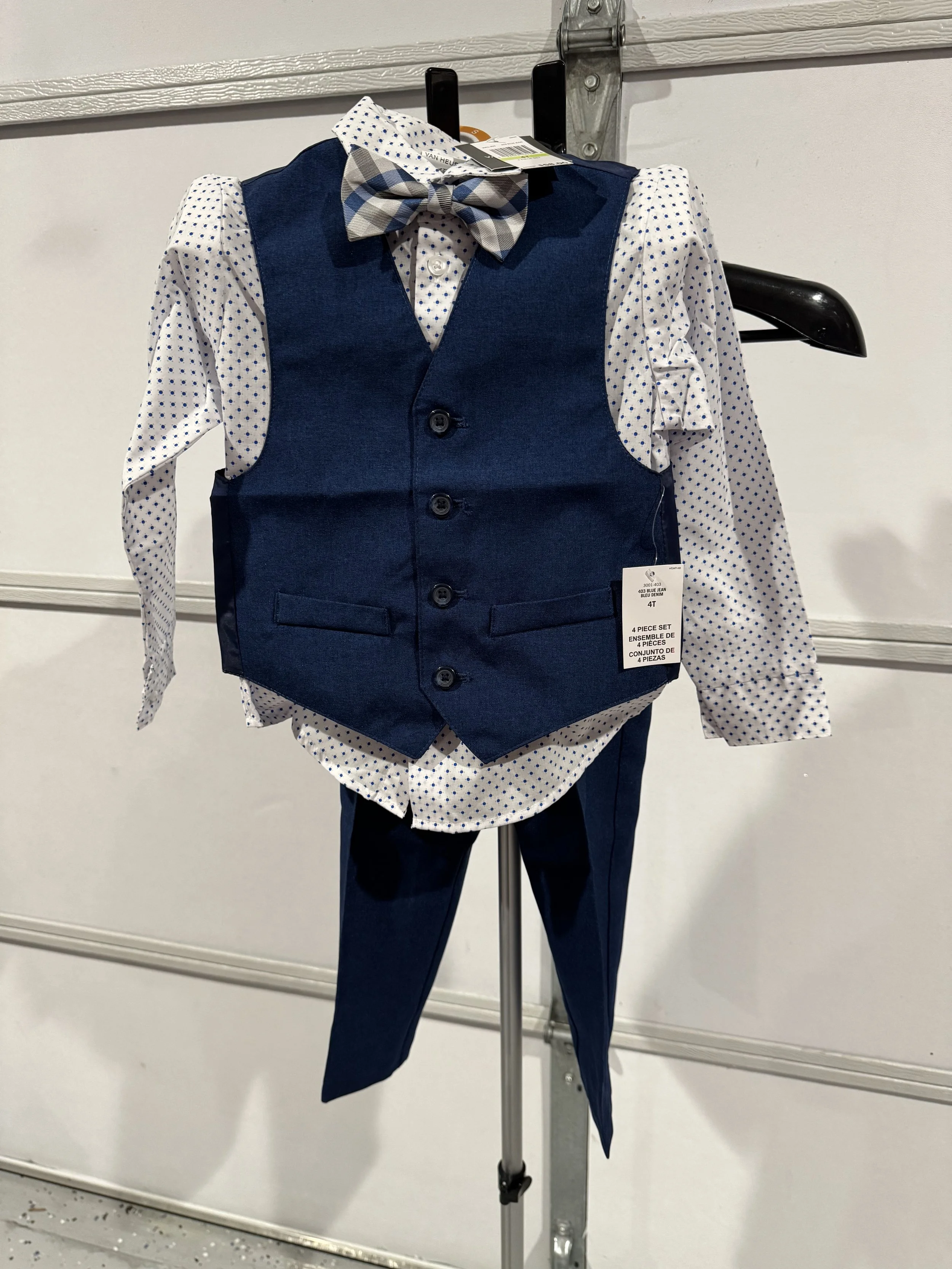 Van Huesen 4 pc Suit size 4T