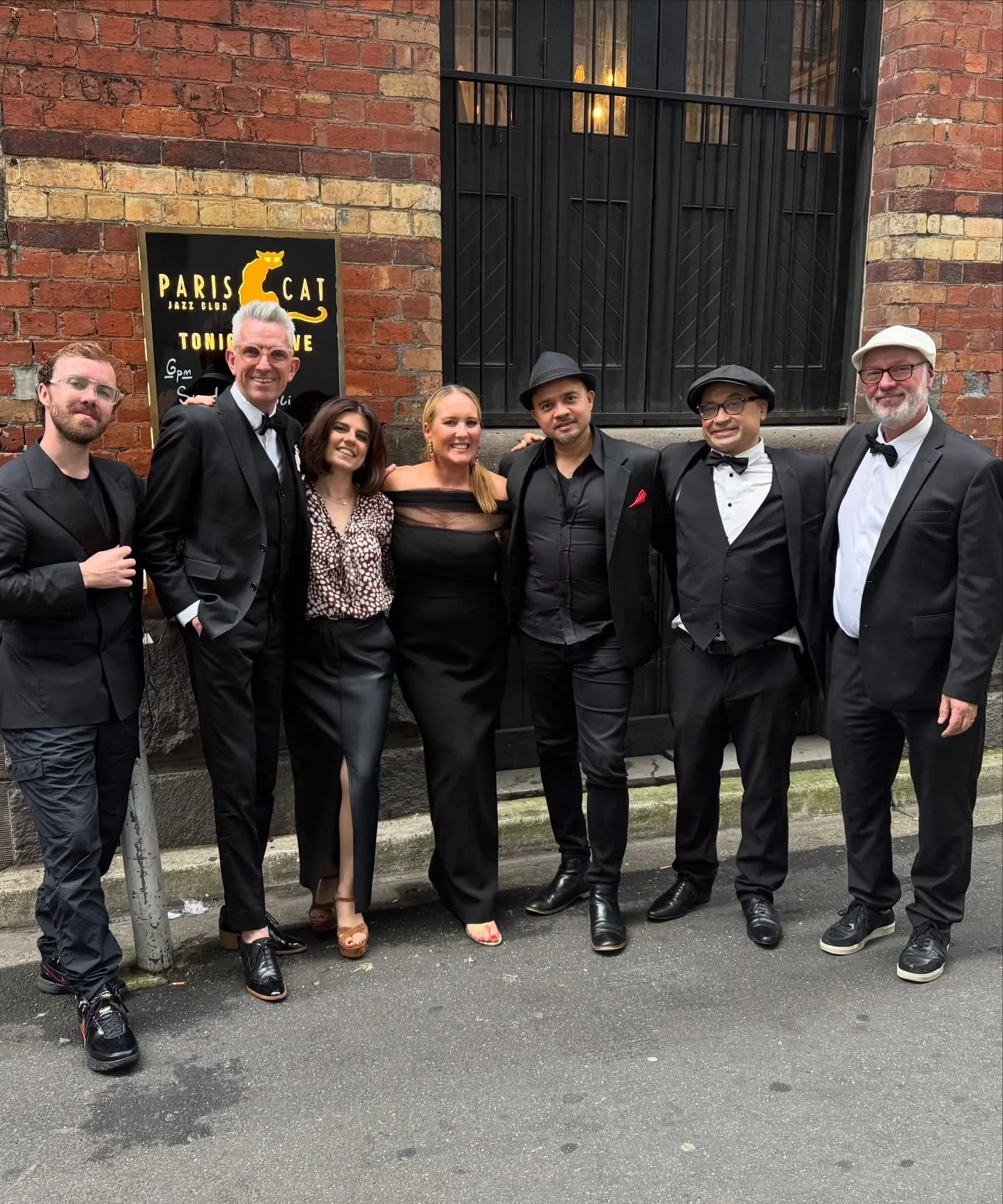 What a pleasure to be invited to sing alongside the beautiful @georgabyrne last night at the wonderful @pariscatjazz. Thank you, my friend 💗
And being backed by these amazing musicians was just marvelous 💗
@thomasbyrnemusic 
@darren_steel 
@chikeym