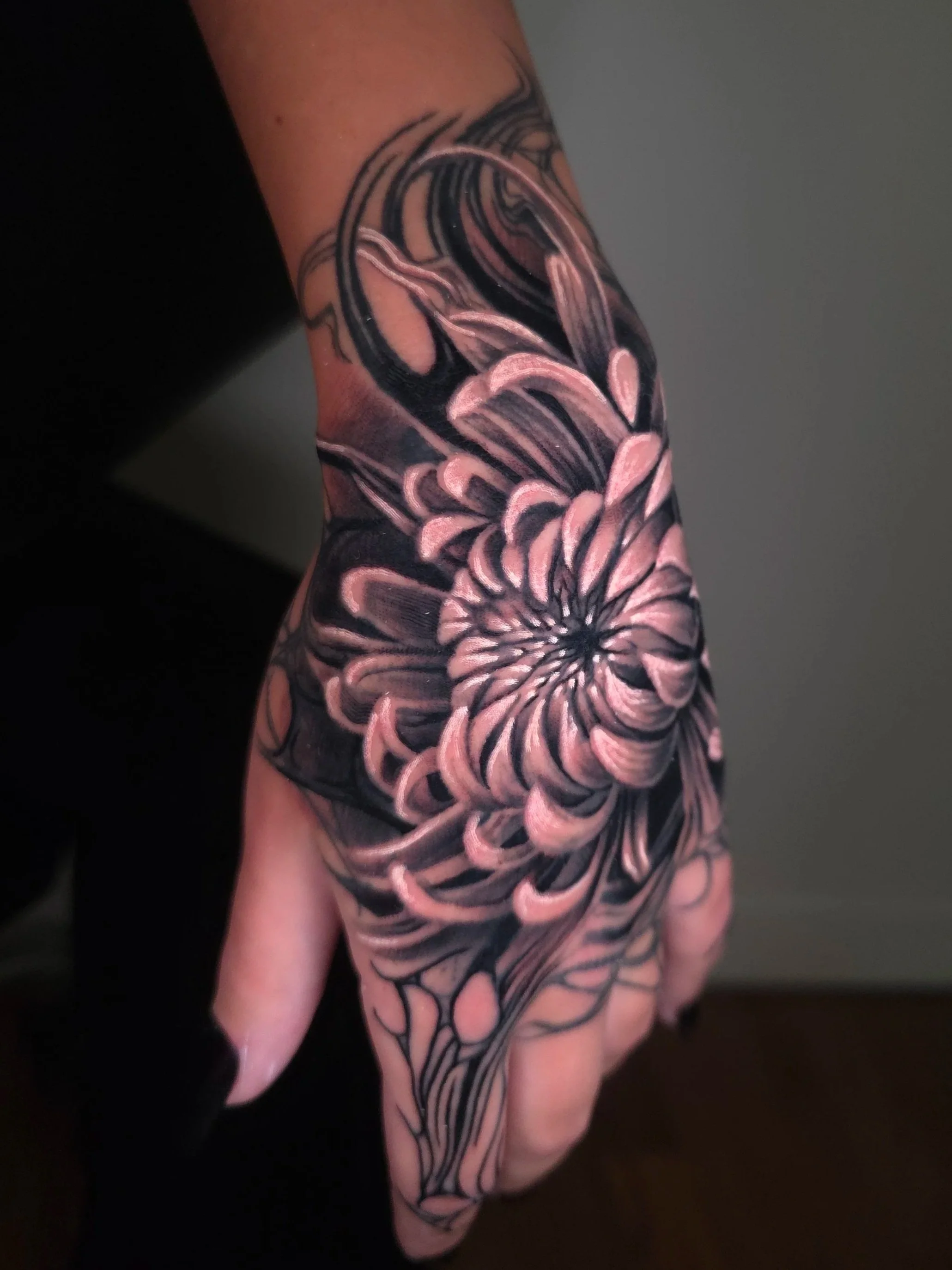 blackandgrey-realism-hand-flower-tattoo-chicago.jpg