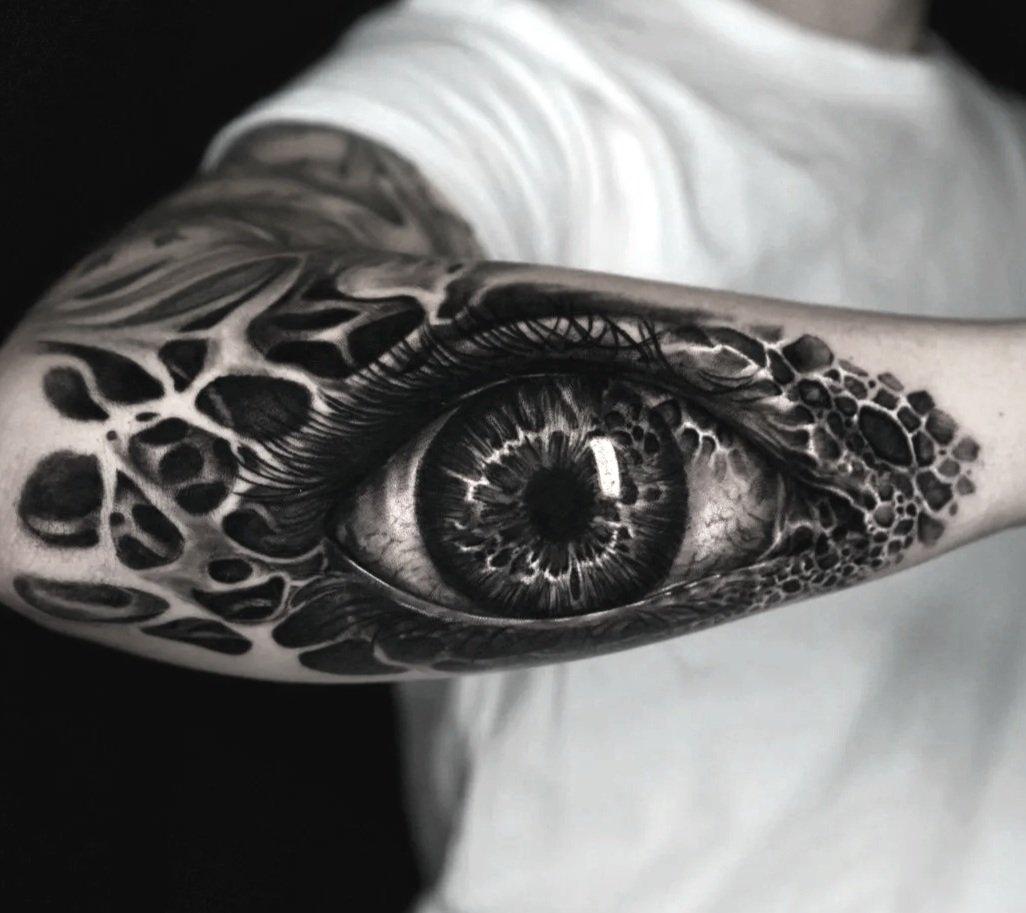 blackandgrey-realism-eye-tattoo-chicago.jpg