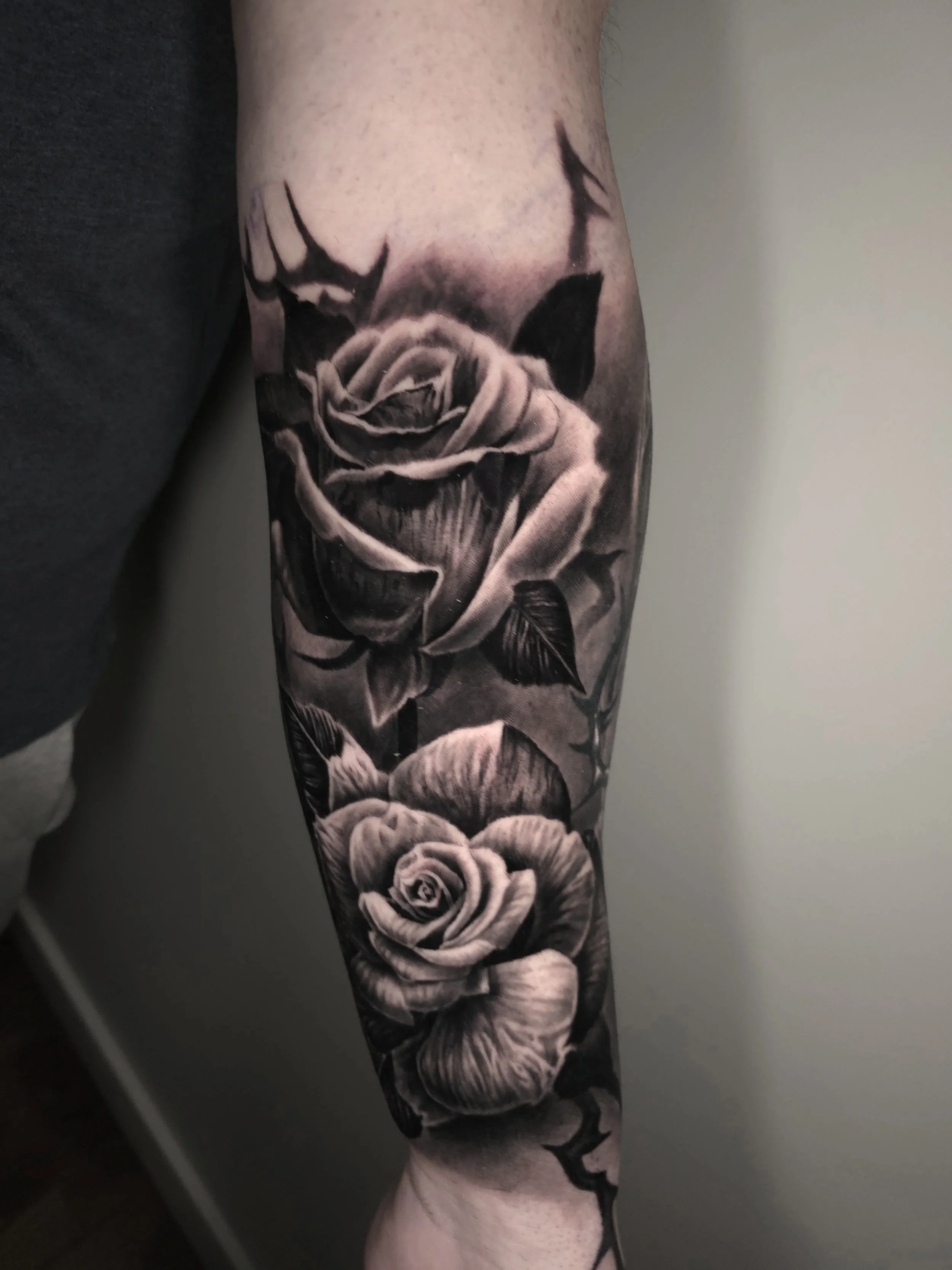 blackandgrey-Realism-roses-tattoo-chicago.jpg