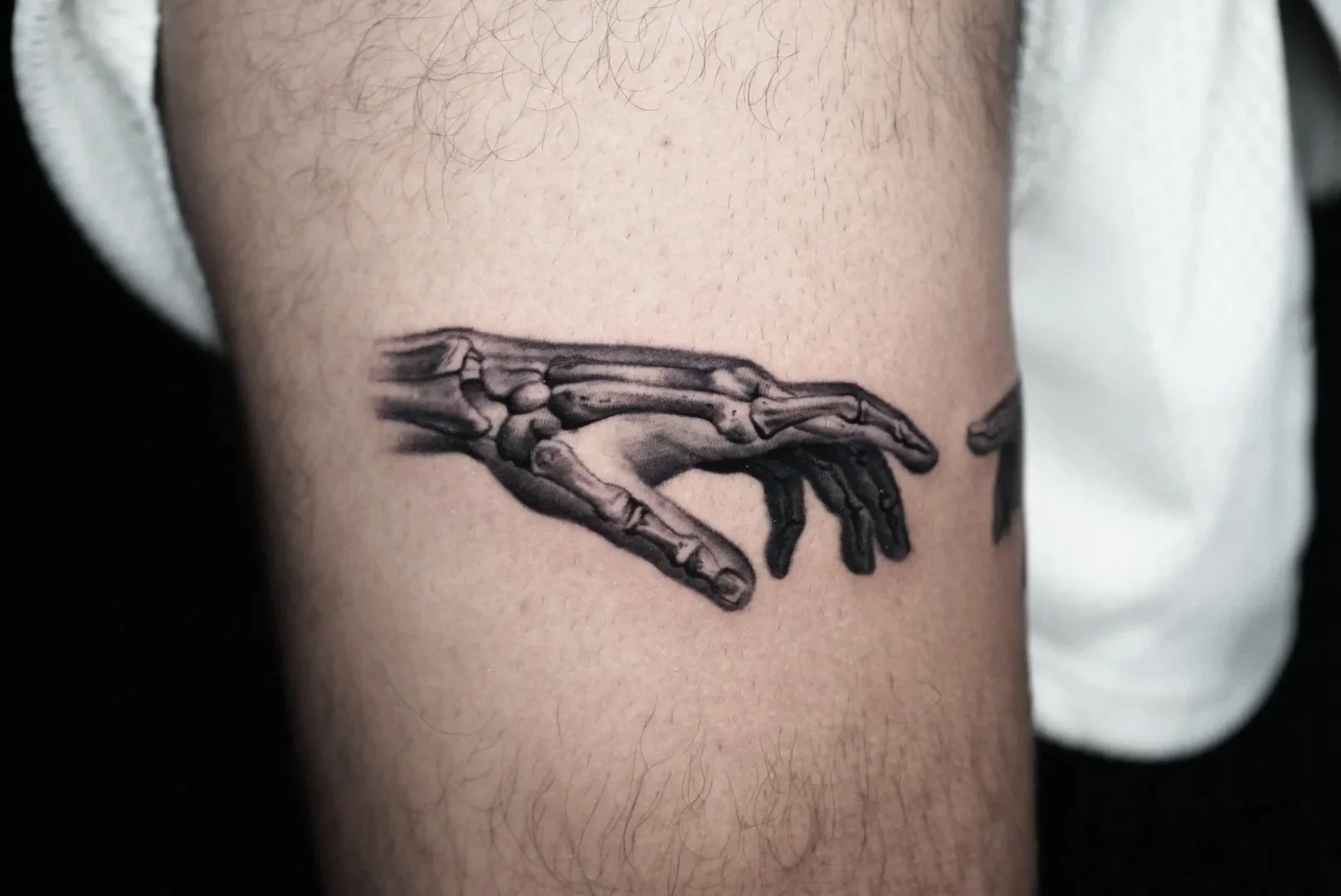 blackandgrey-microrealism-tattoo.jpg