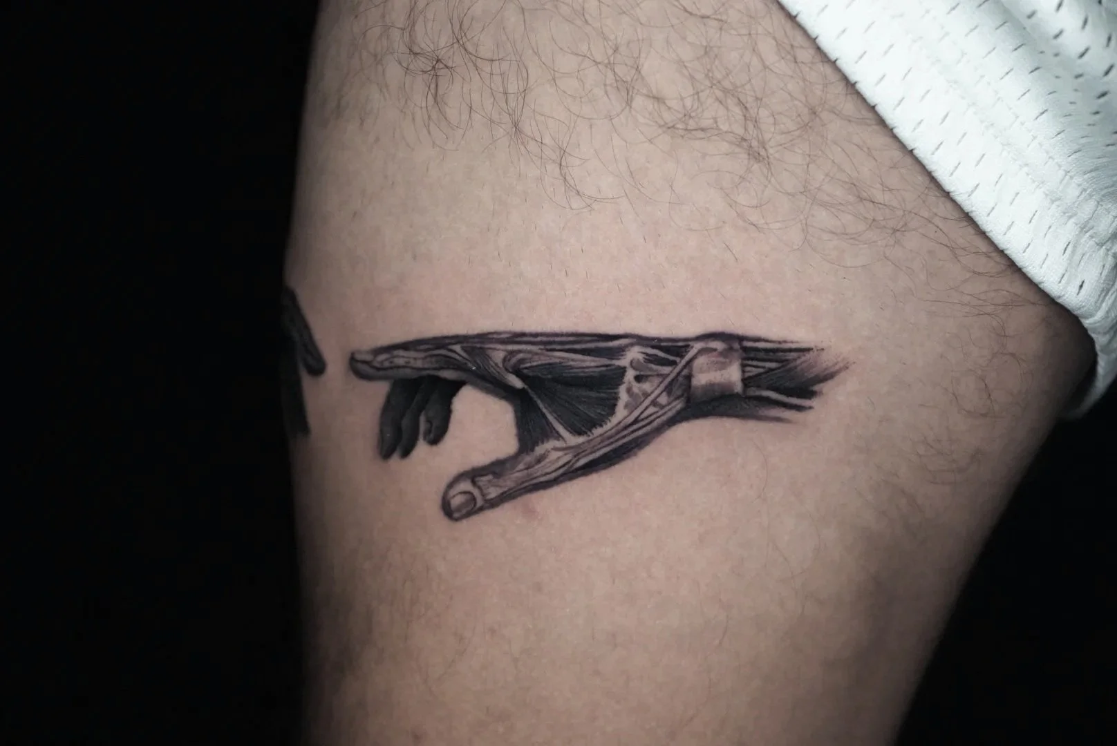 blackandgrey-microrealism-tattoo.jpg